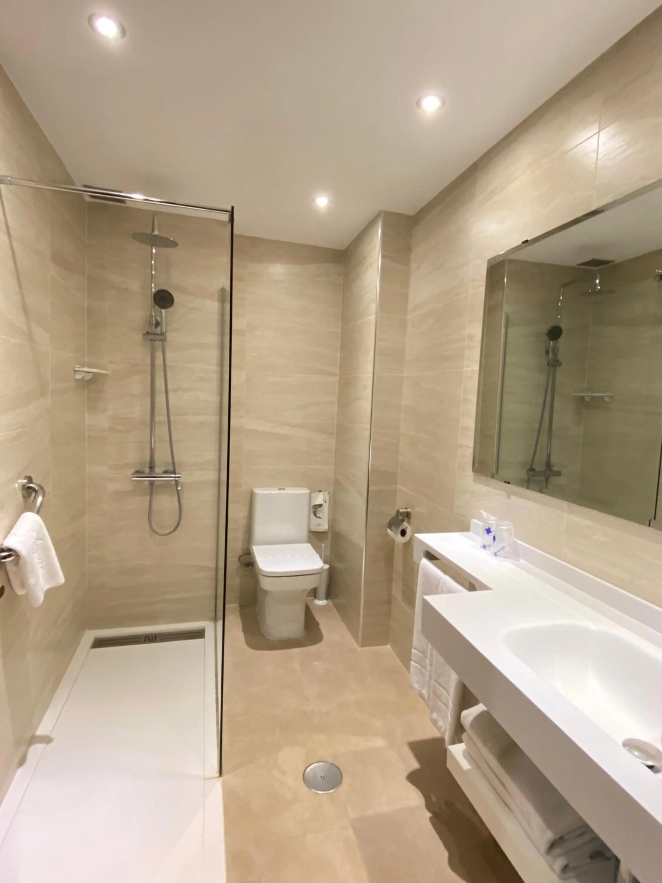 Bathroom in Hotel La Arquera