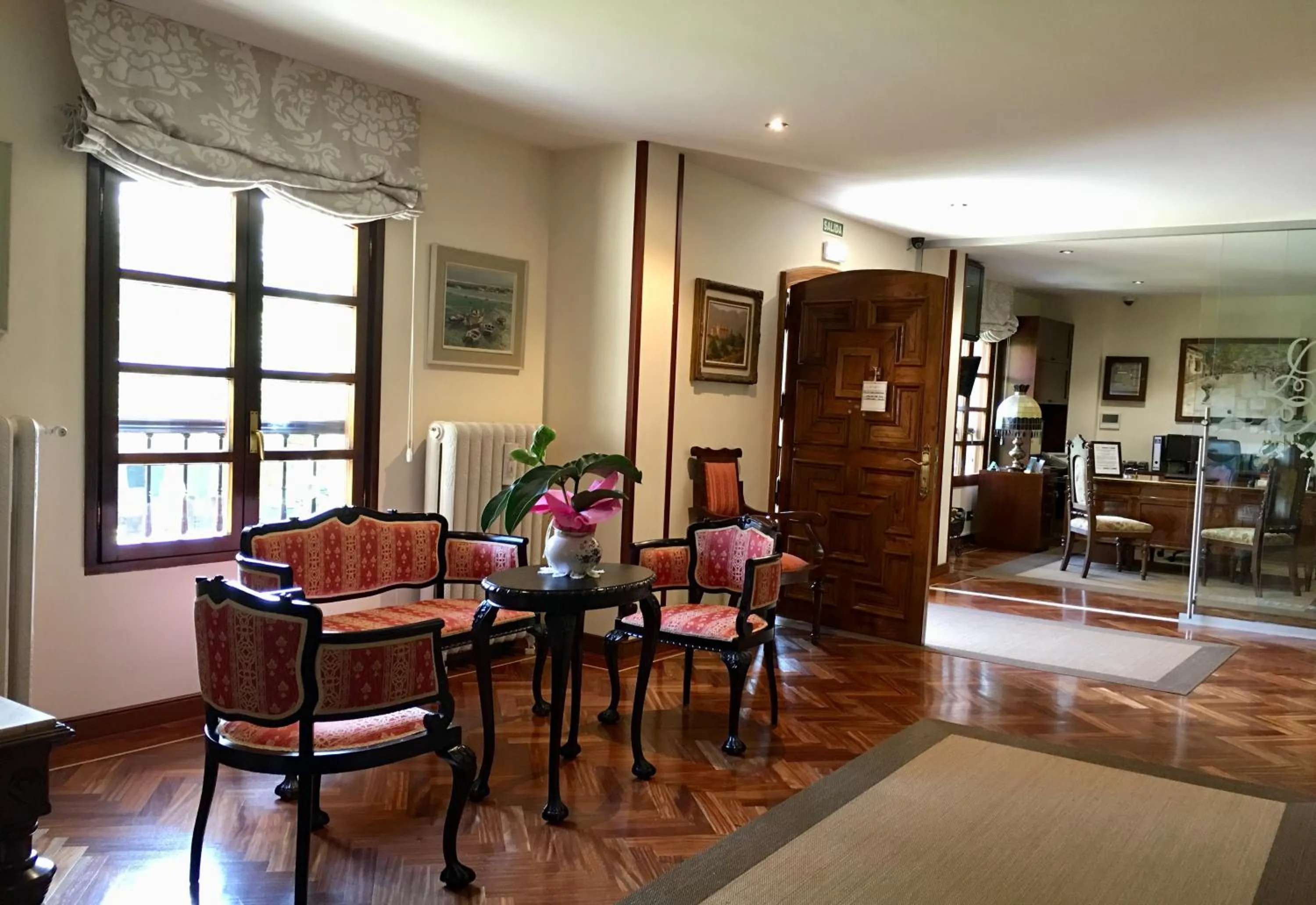 Lobby or reception in Hotel La Arquera