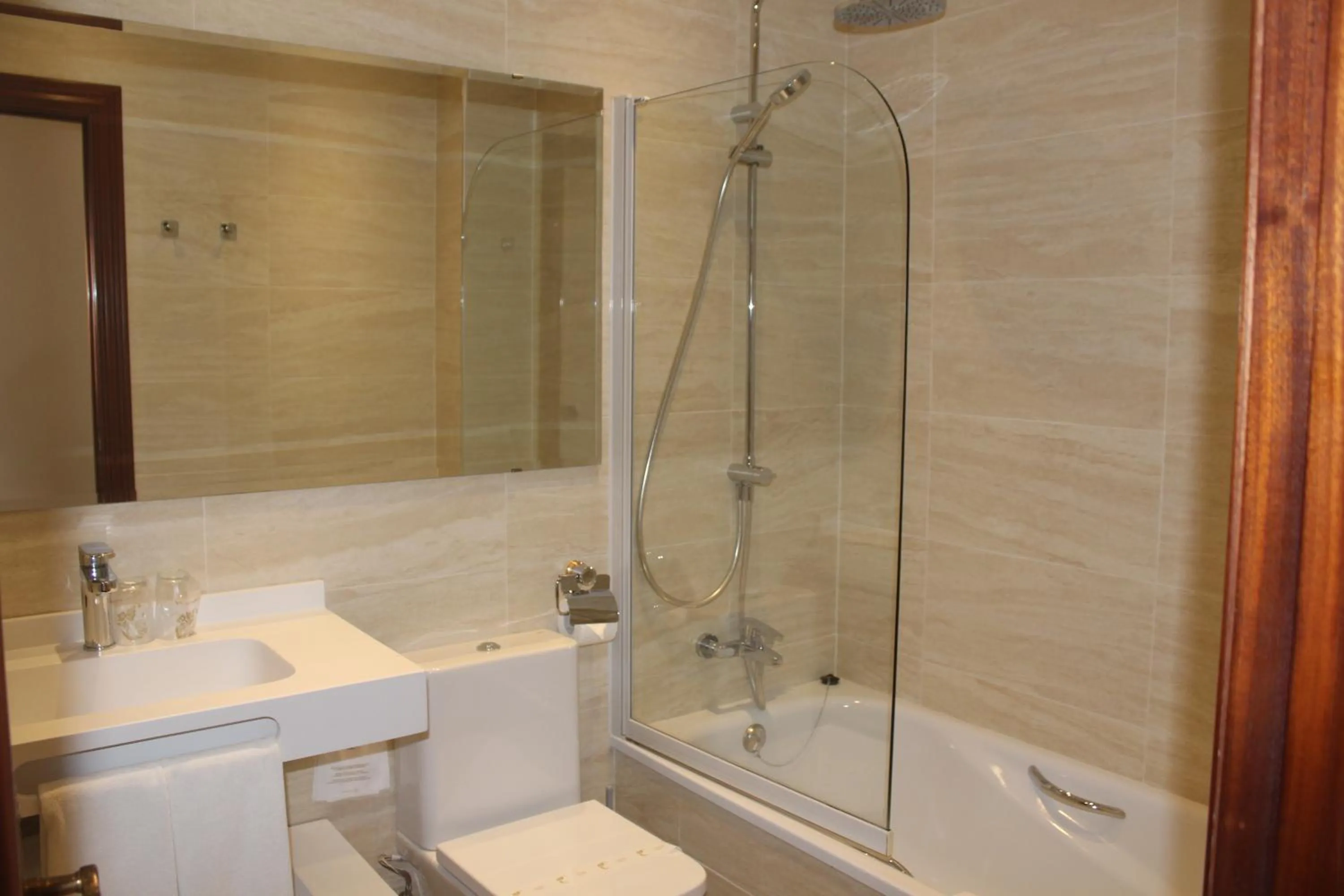 Toilet in Hotel La Arquera