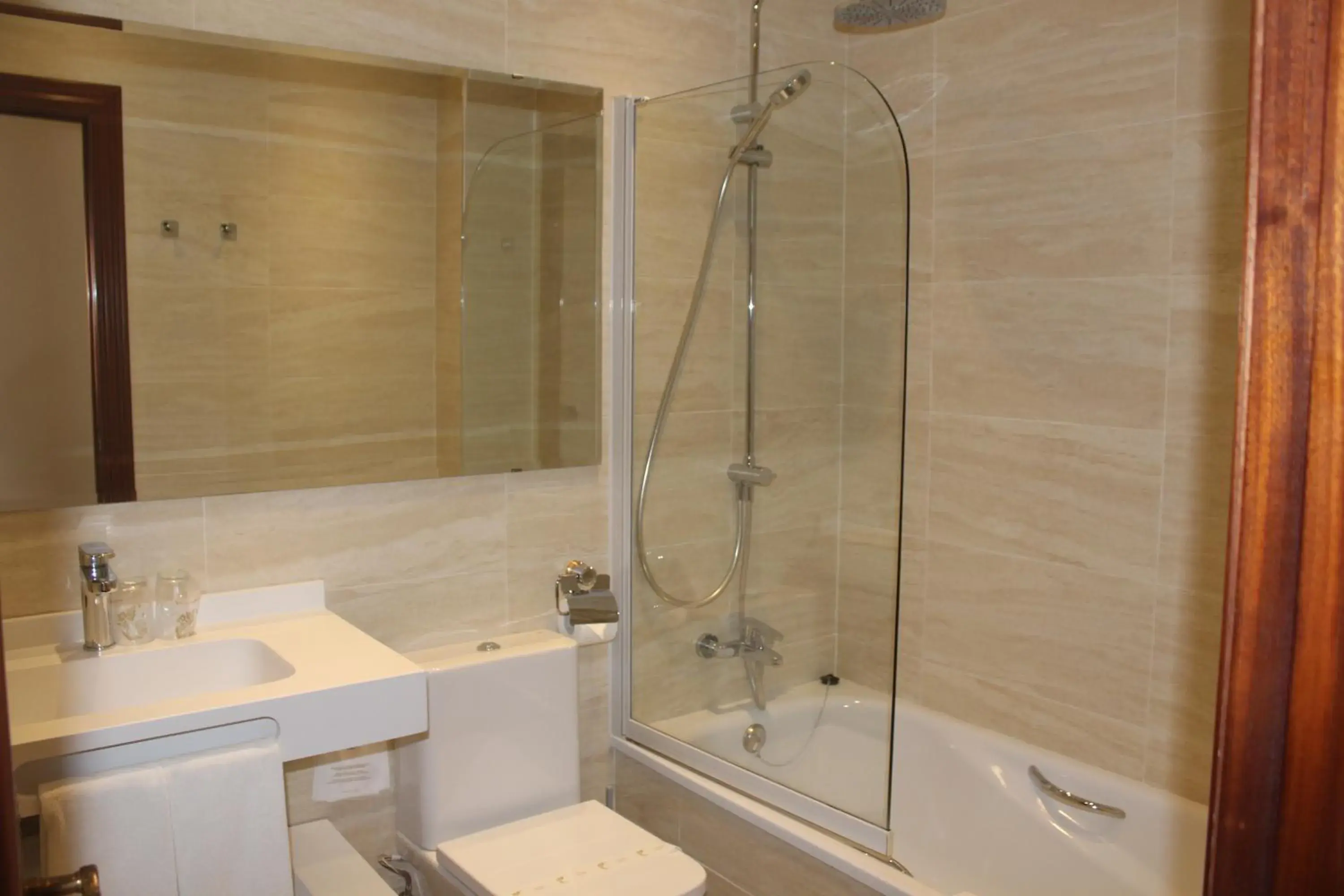 Family Room in Hotel La Arquera Family Room in Hotel La Arquera