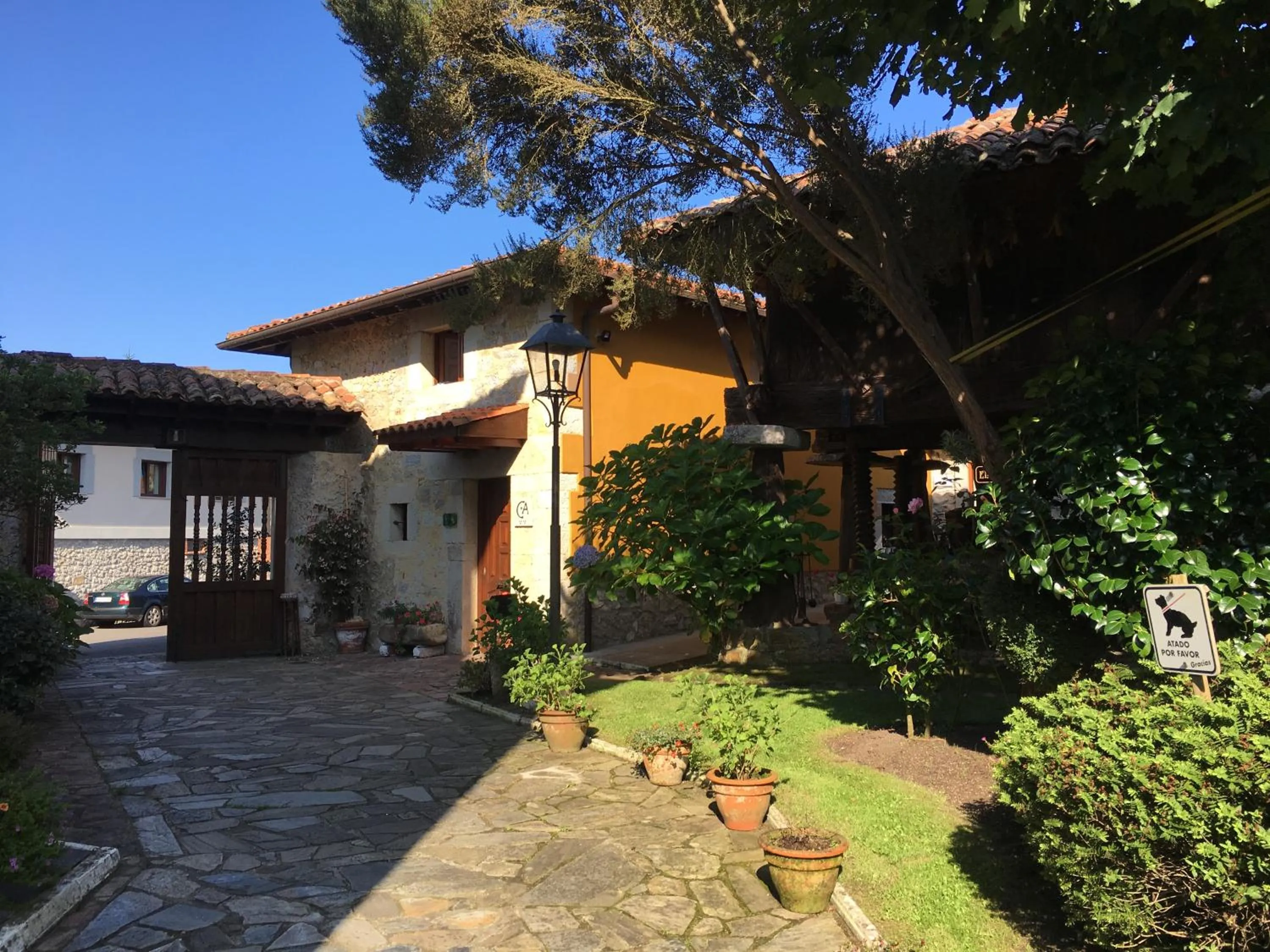 Patio in Hotel La Arquera