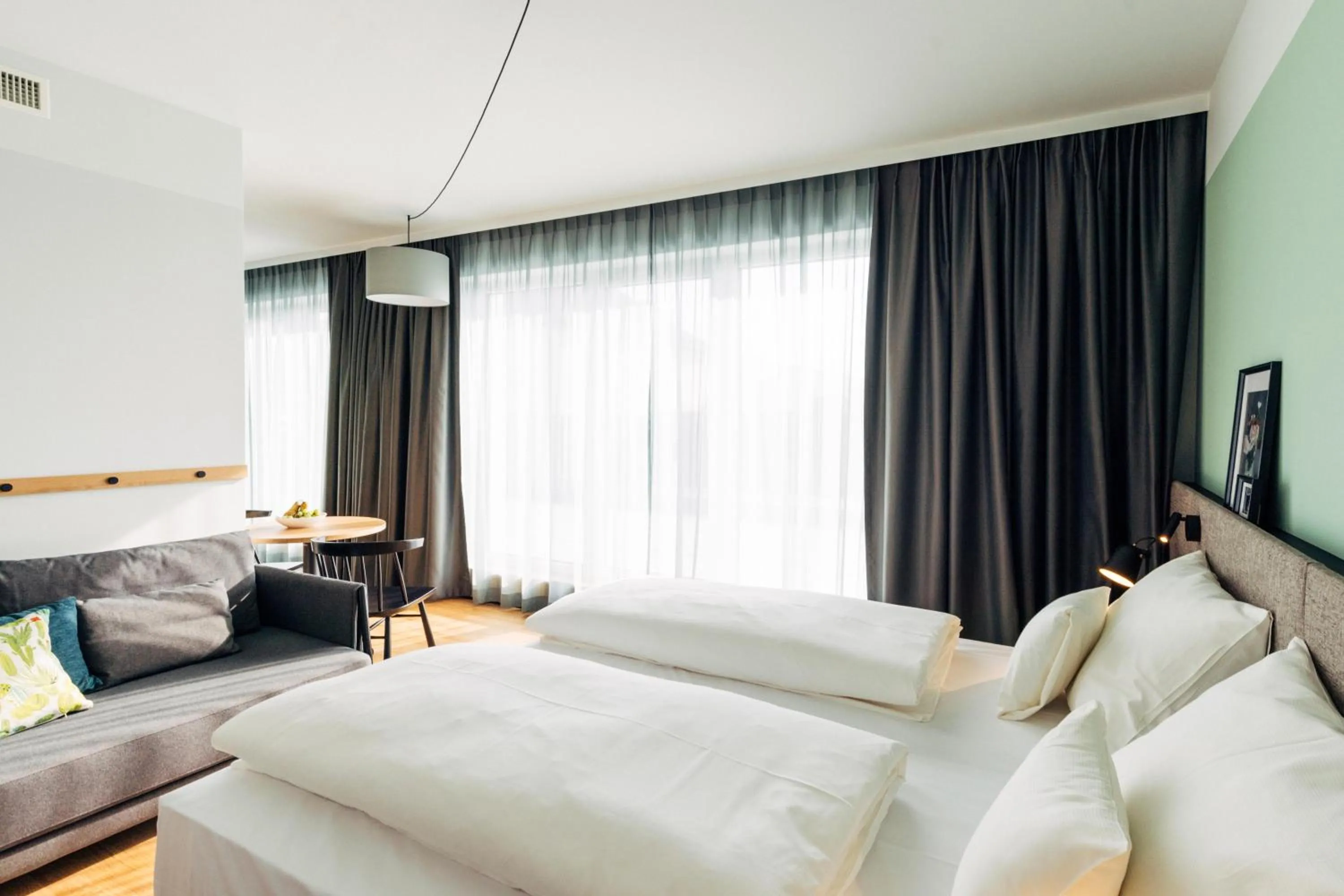 Photo of the whole room, Bed in harry's home Villach hotel & apartments