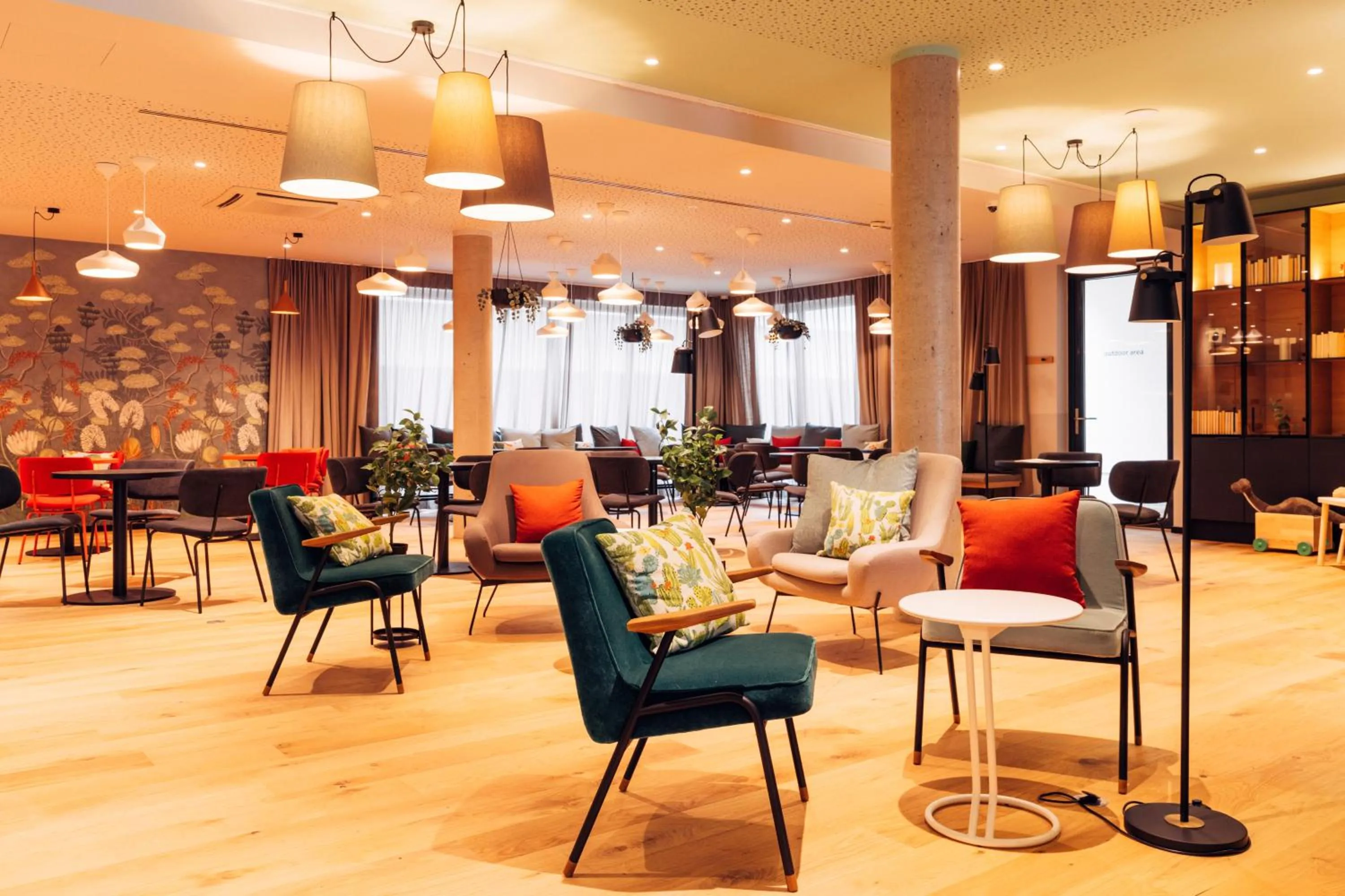 Restaurant/places to eat in harry's home Villach hotel & apartments