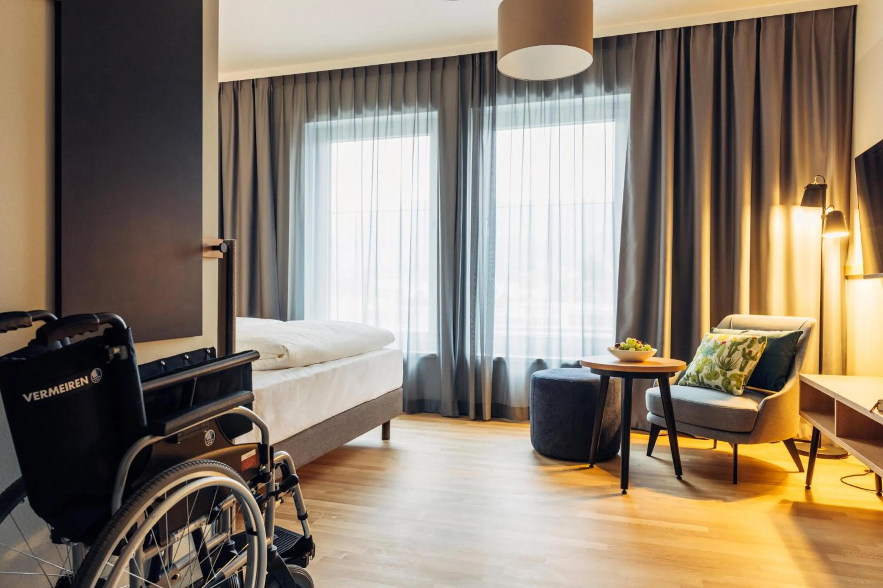 Photo of the whole room, Bed in harry's home Villach hotel & apartments