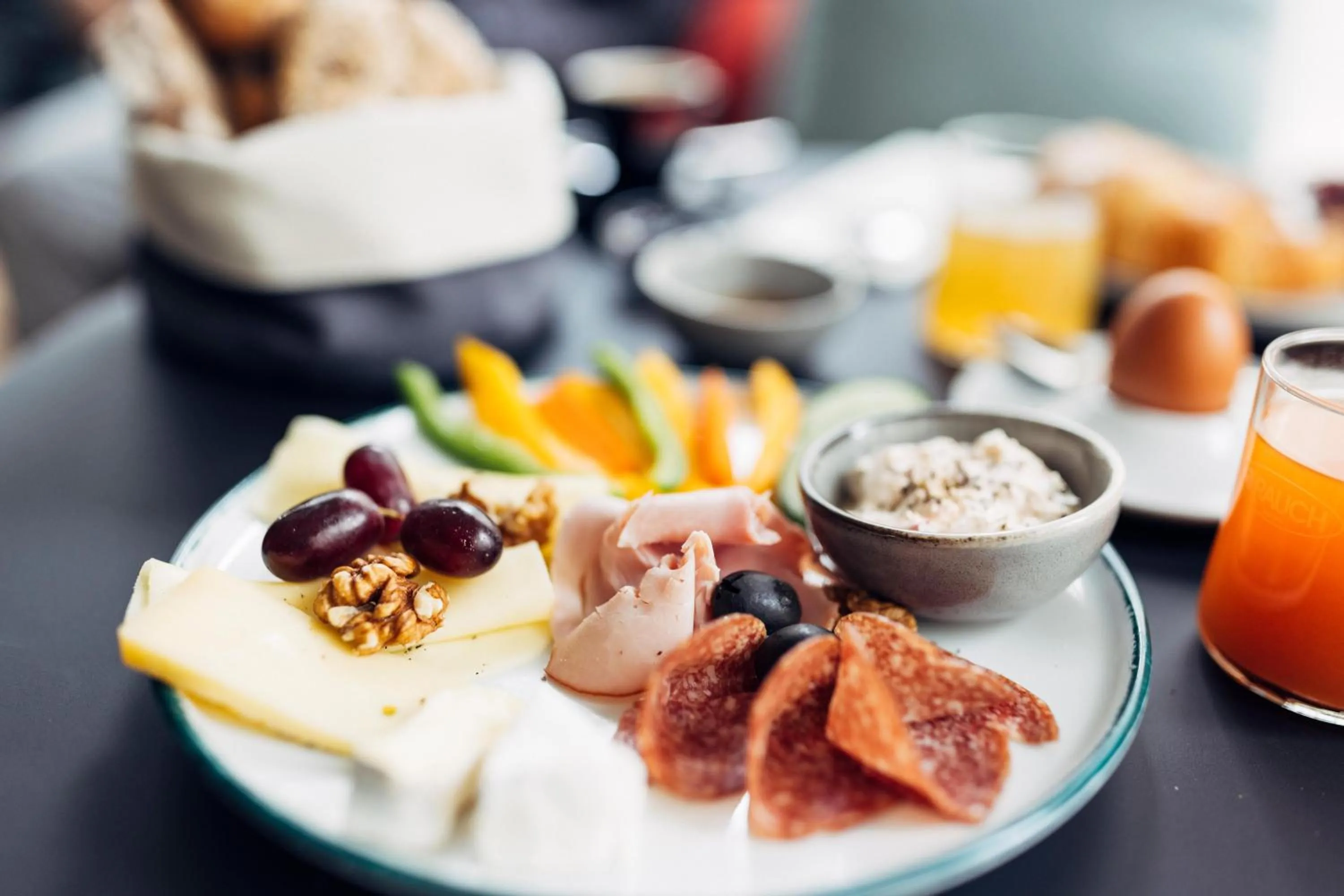 Restaurant/places to eat in harry's home Villach hotel & apartments