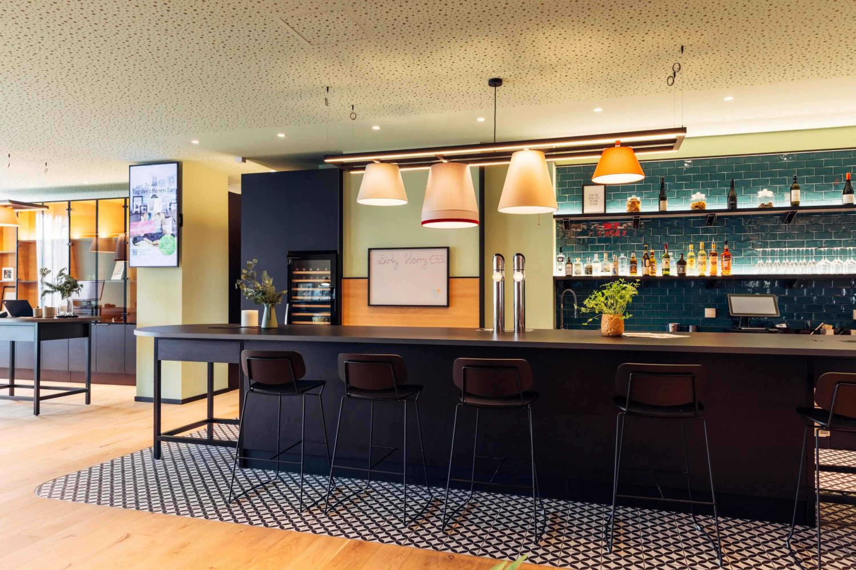 Lounge or bar in harry's home Villach hotel & apartments