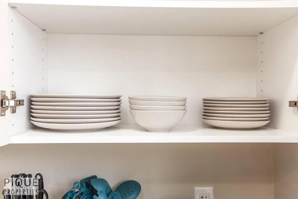 NEW, Euro-Style Suite, Whyte Avenue, AC, Netflix, Sleeps 6!