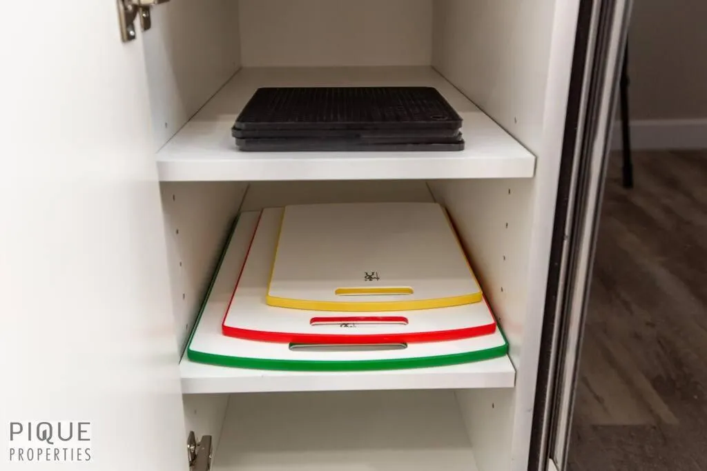 NEW, Euro-Style Suite, Whyte Avenue, AC, Netflix, Sleeps 6!