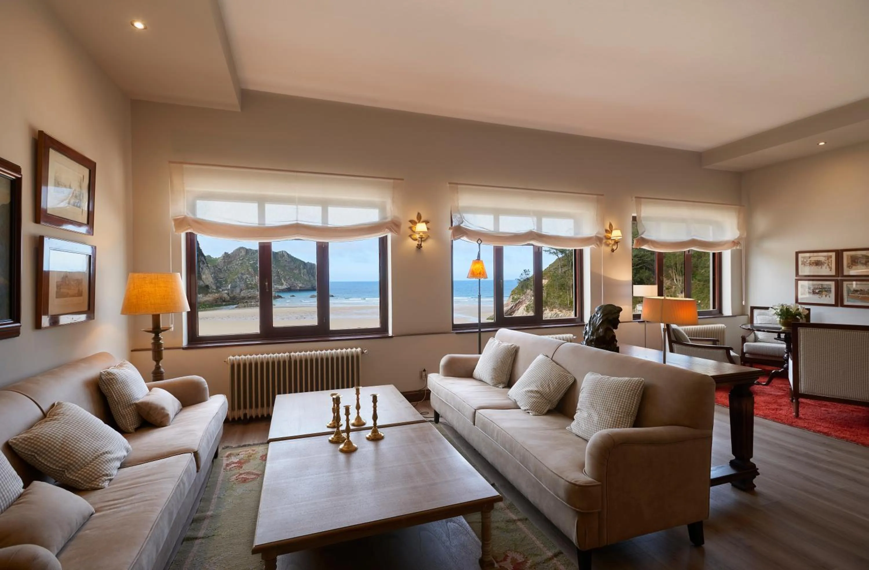 Communal lounge/ TV room in Hotel Mirador de La Franca