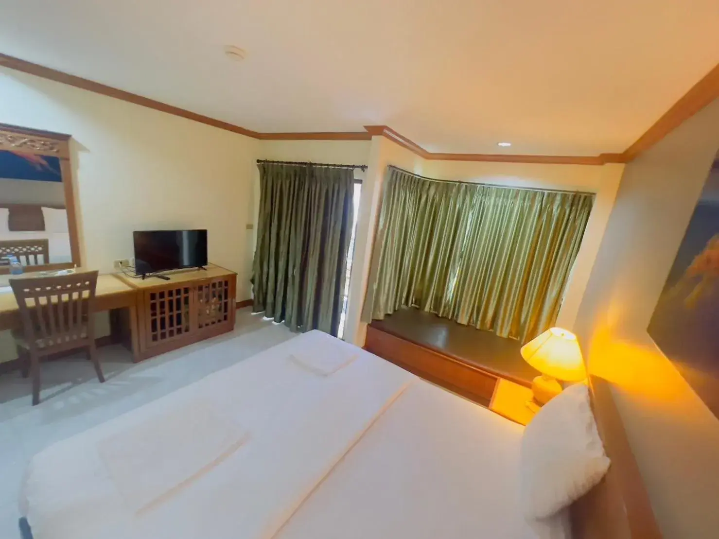 Deluxe Double Room with Balcony in Royal Vista Patong Deluxe Double Room with Balcony in Royal Vista Patong