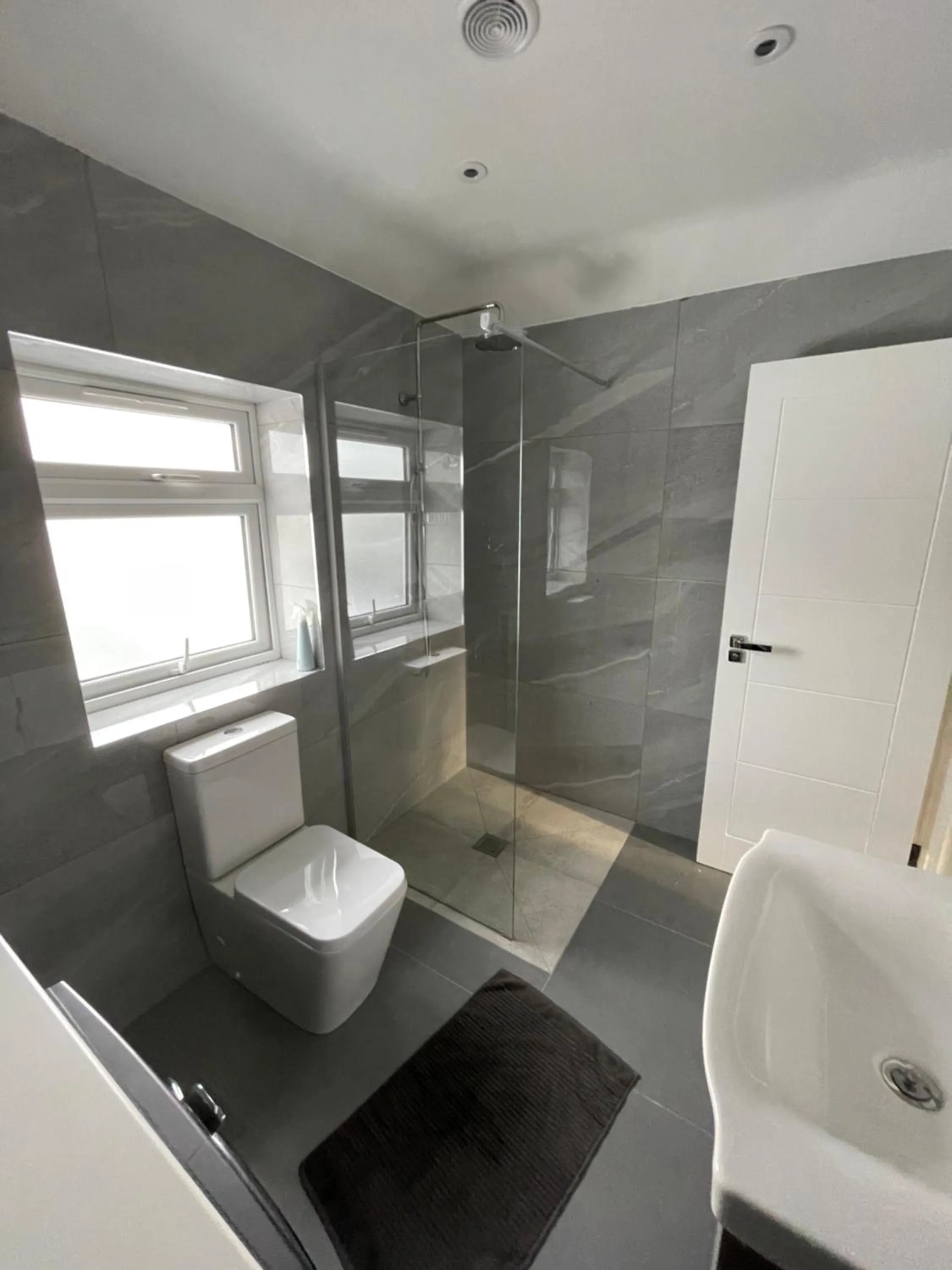 Shower in Cerrkuss Stays