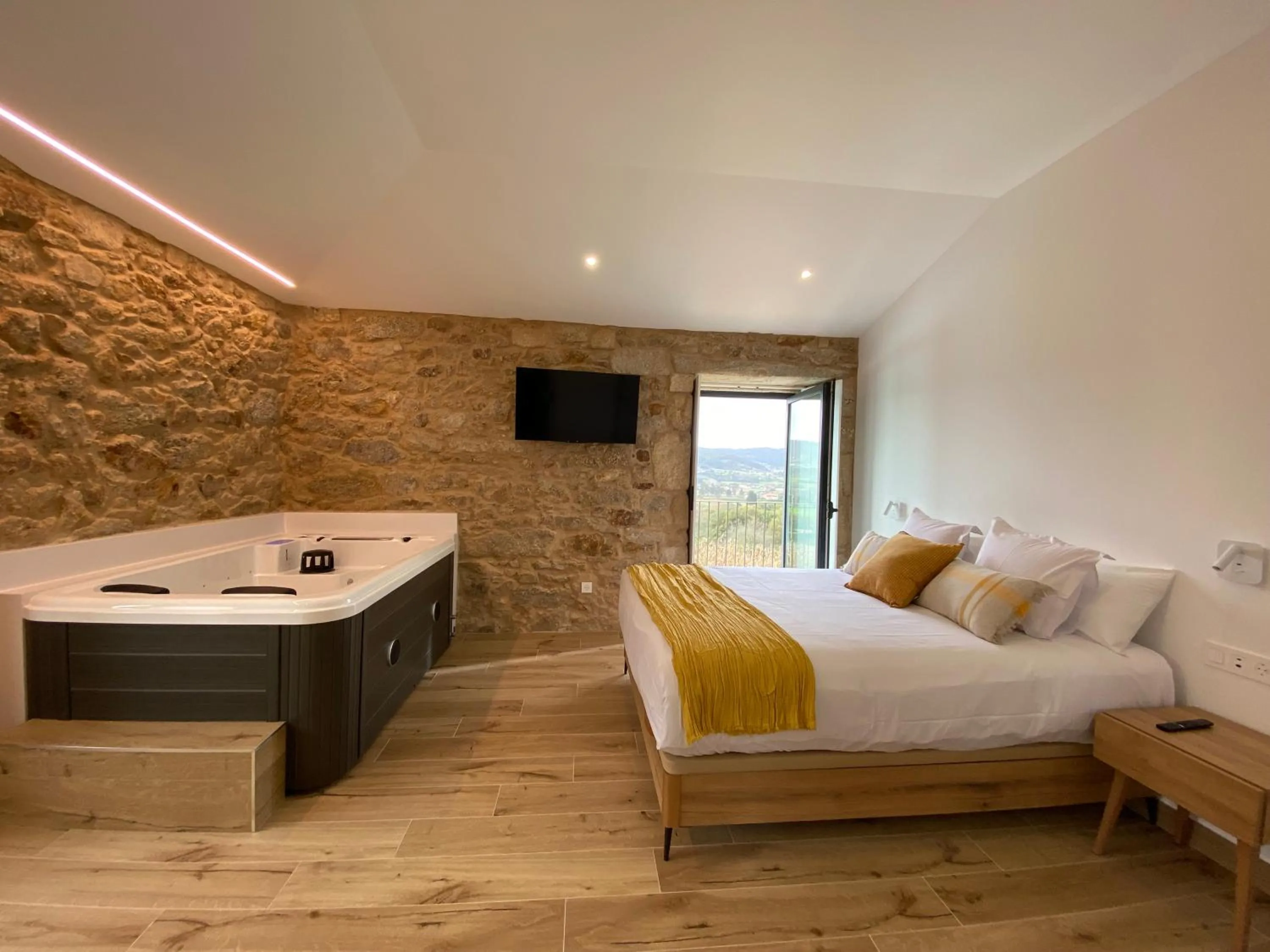 Hot Tub, Bed in Morada Atlántica