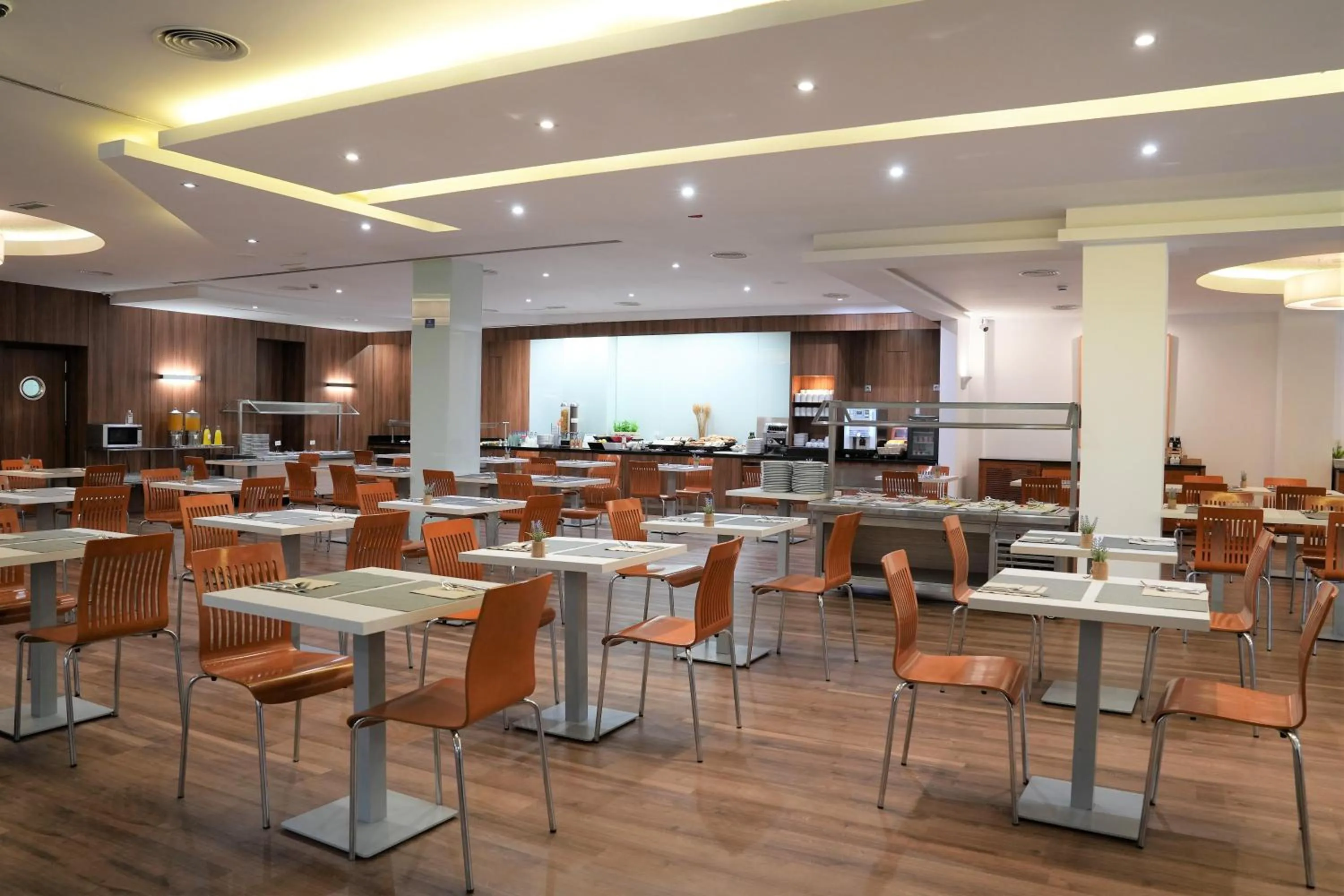 Restaurant/places to eat in Port Feria Valencia