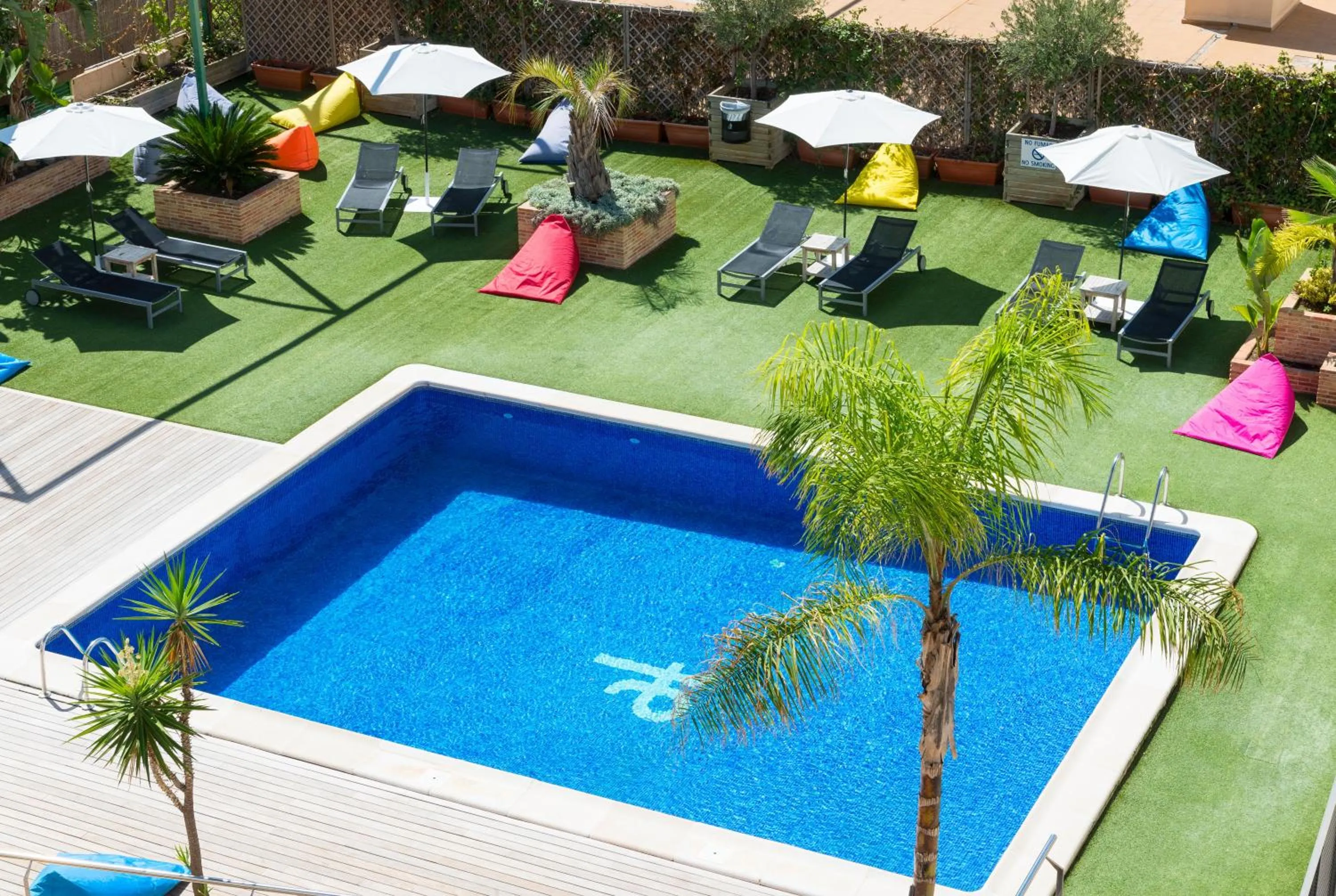 Swimming pool in Port Feria Valencia