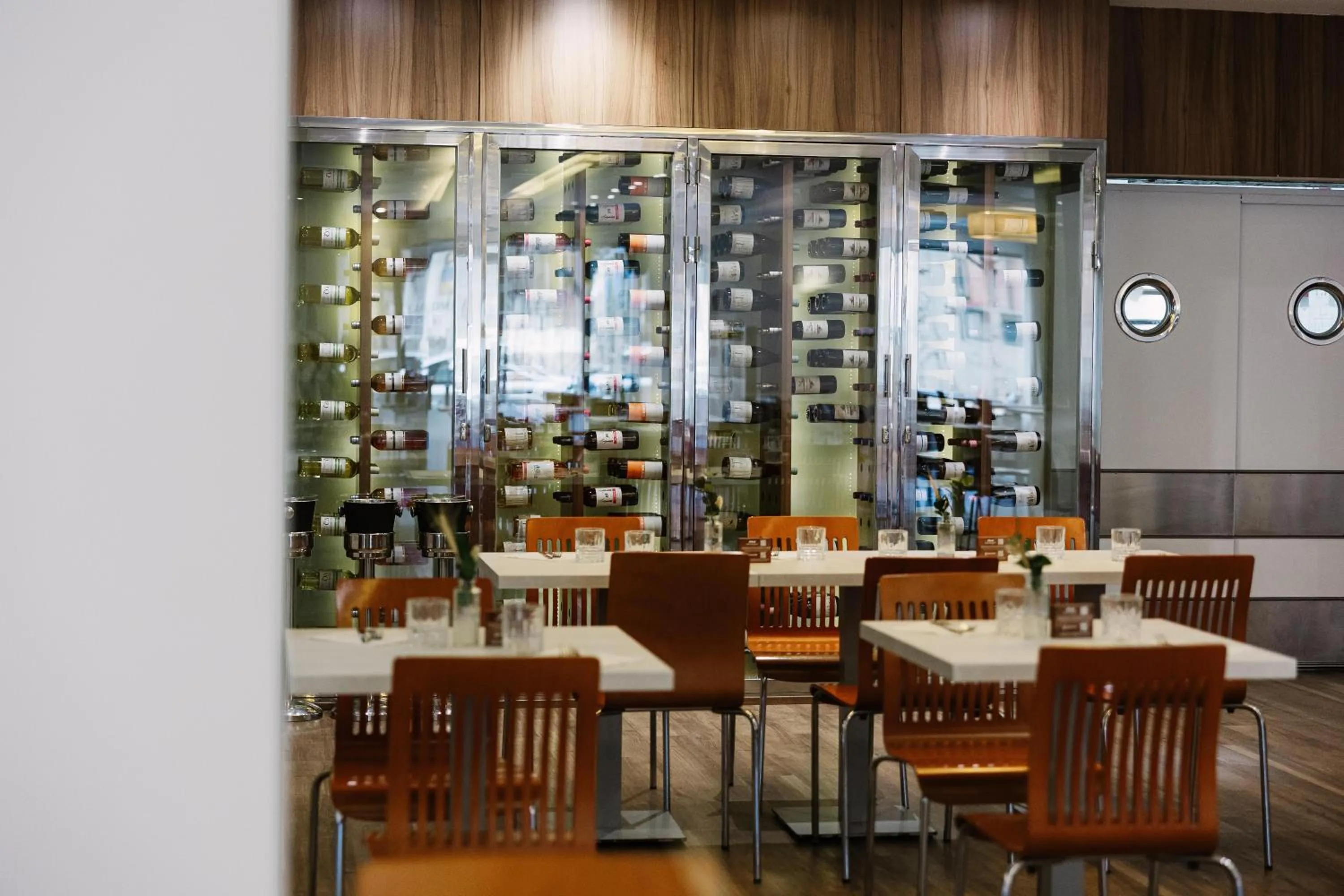 Restaurant/places to eat in Port Feria Valencia