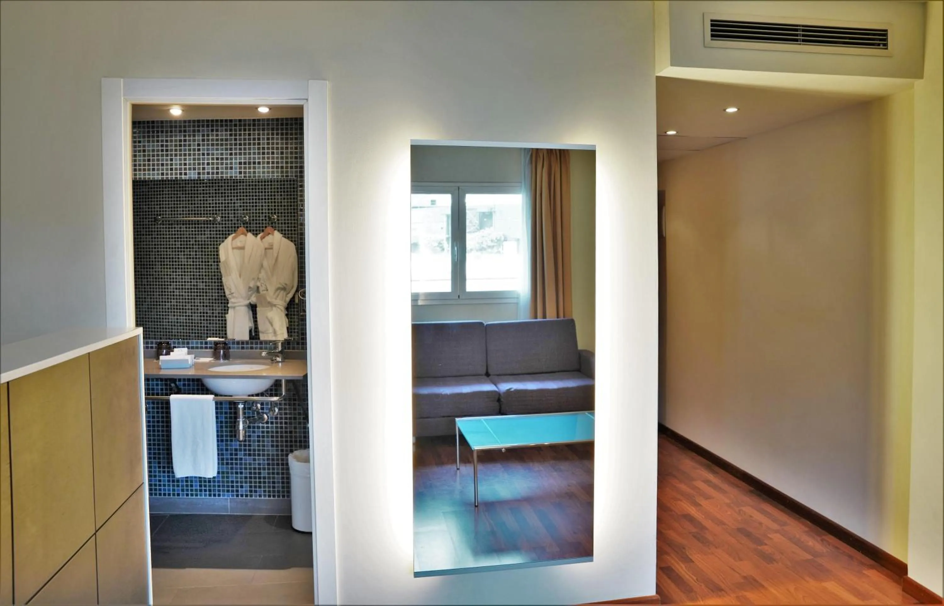 Bathroom in Port Feria Valencia