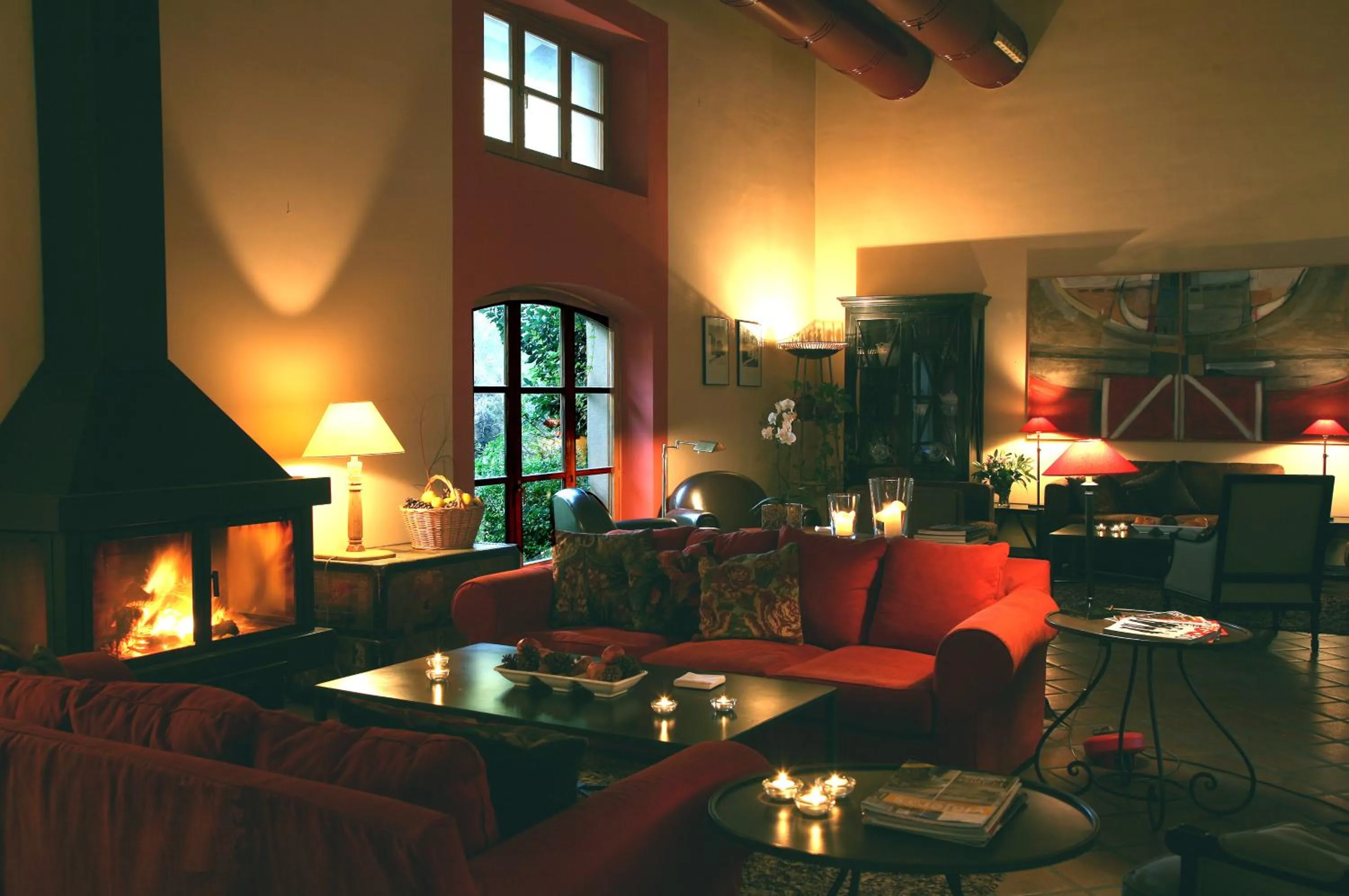 Communal lounge/ TV room in Hotel L'Estació