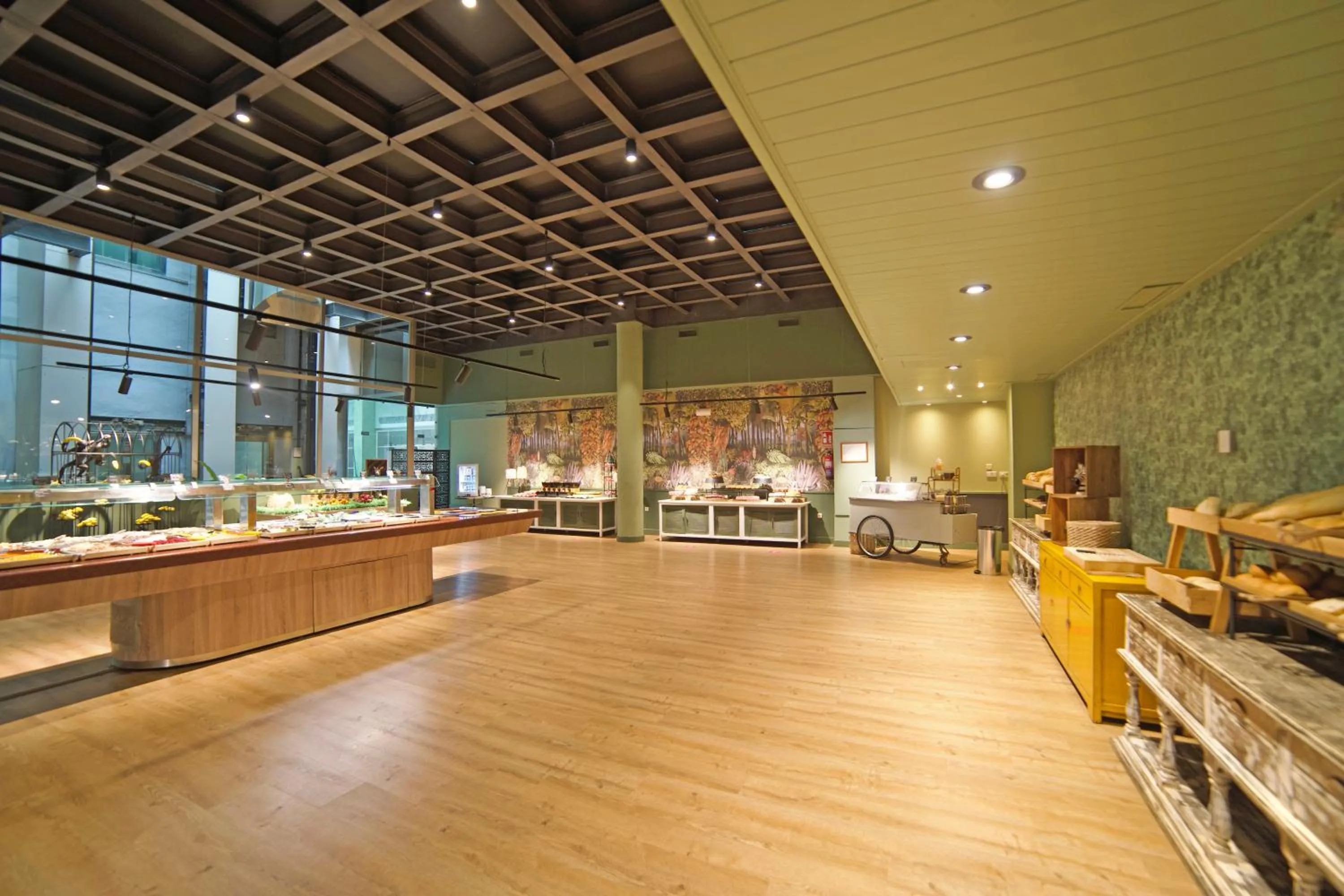 Restaurant/places to eat in Holiday World RIWO Hotel.