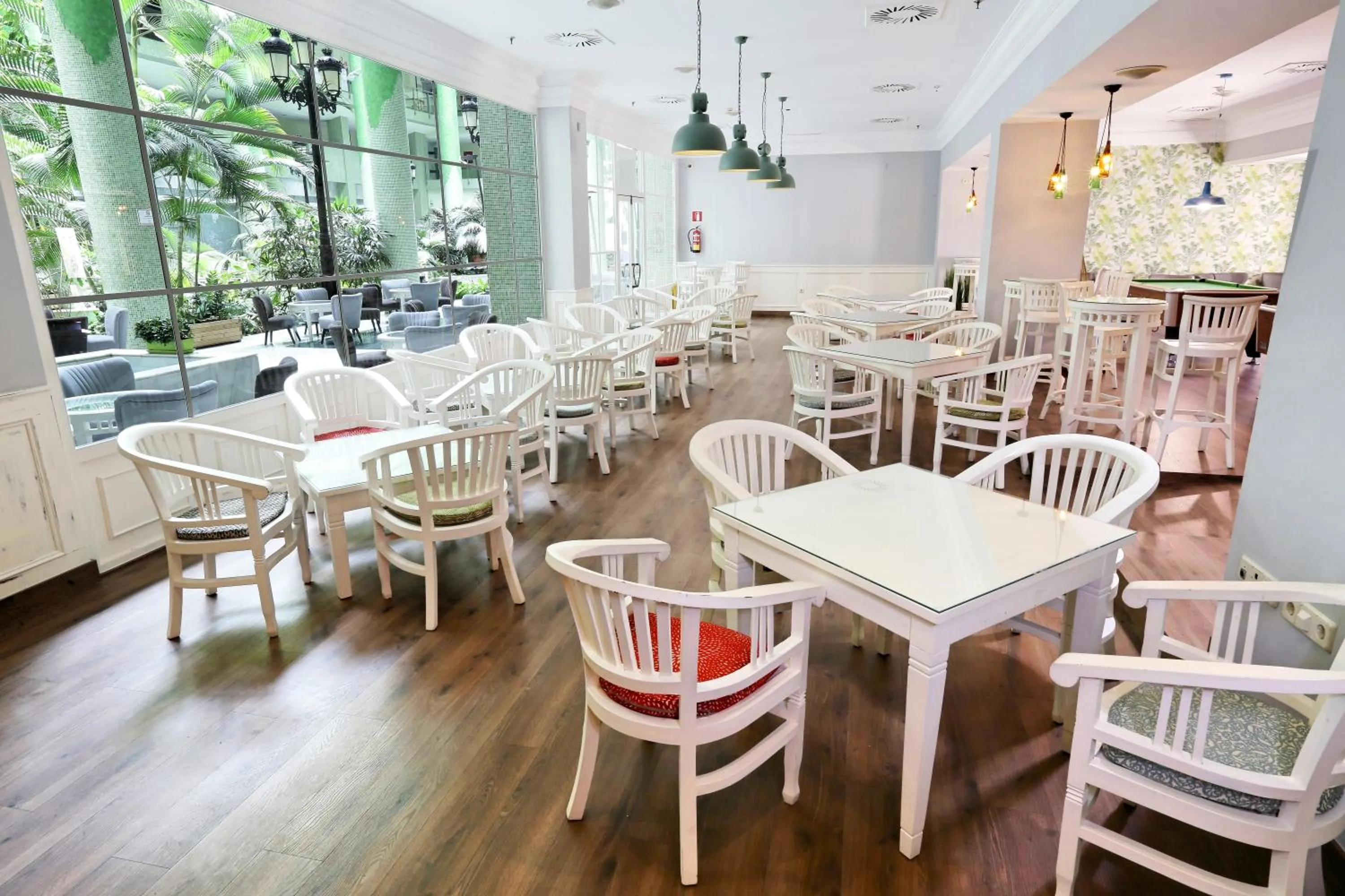 Lounge or bar in Holiday World RIWO Hotel.