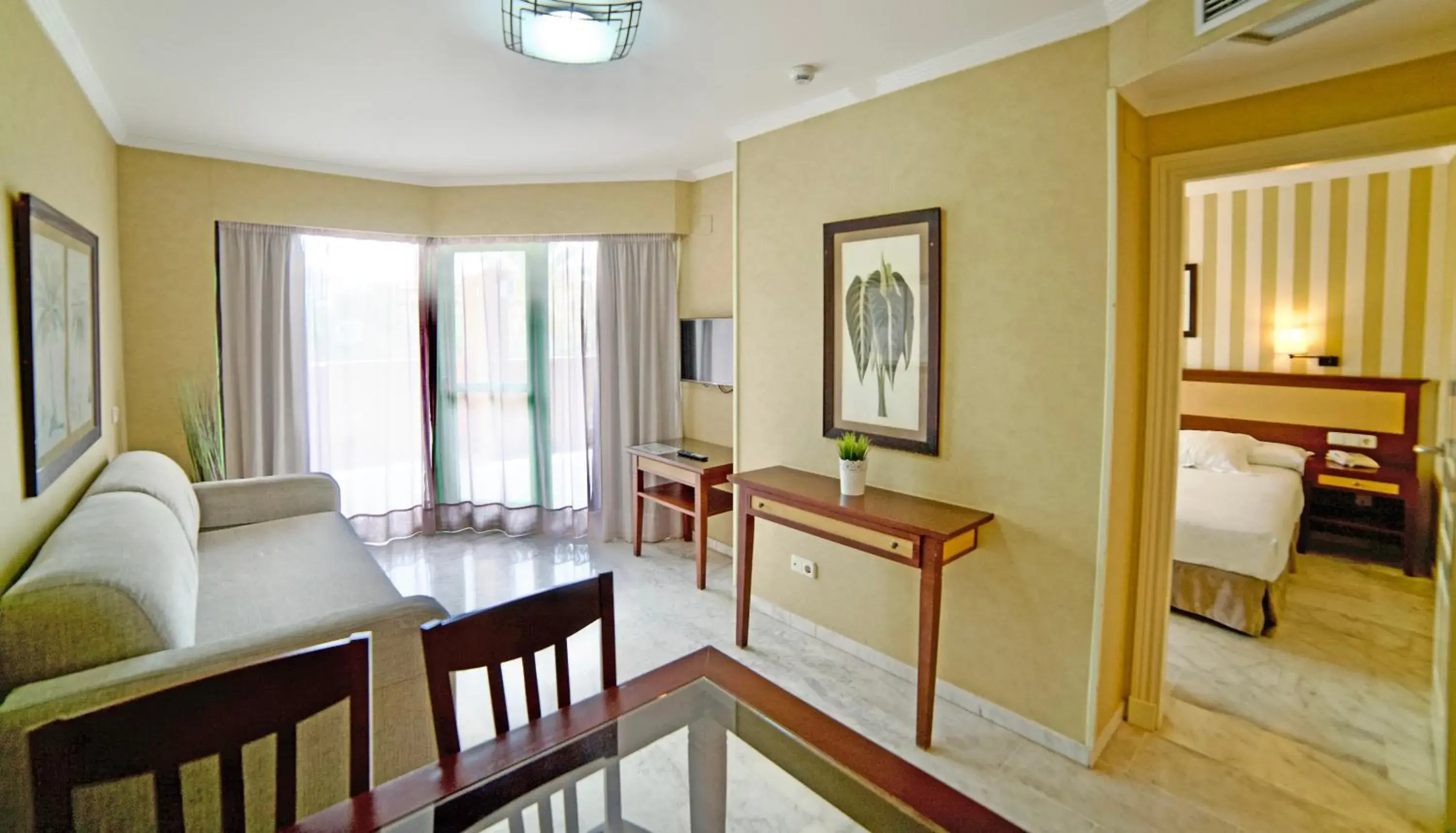 Junior Suite - single occupancy in Holiday World RIWO Hotel. Junior Suite - single occupancy in Holiday World RIWO Hotel.