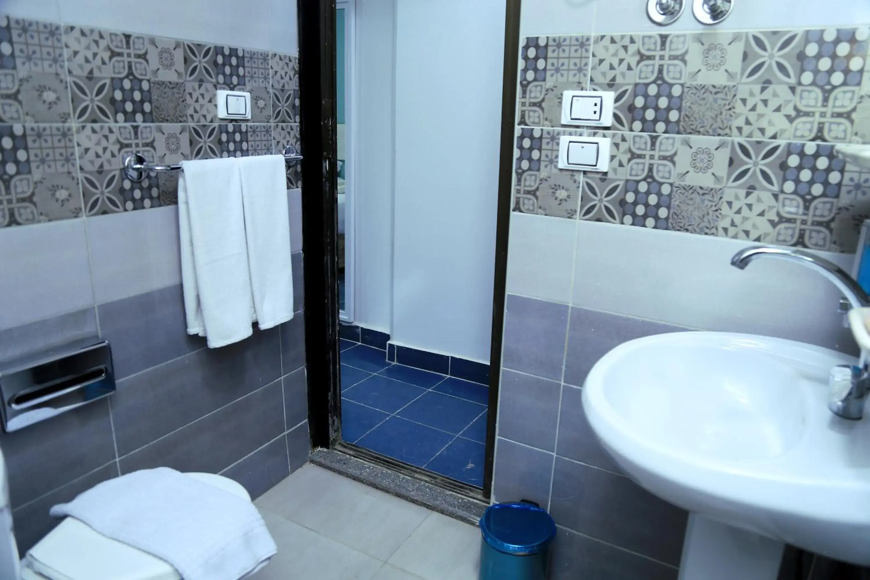 Single Room with Private Bathroom in Lamera Hotel Single Room with Private Bathroom in Lamera Hotel