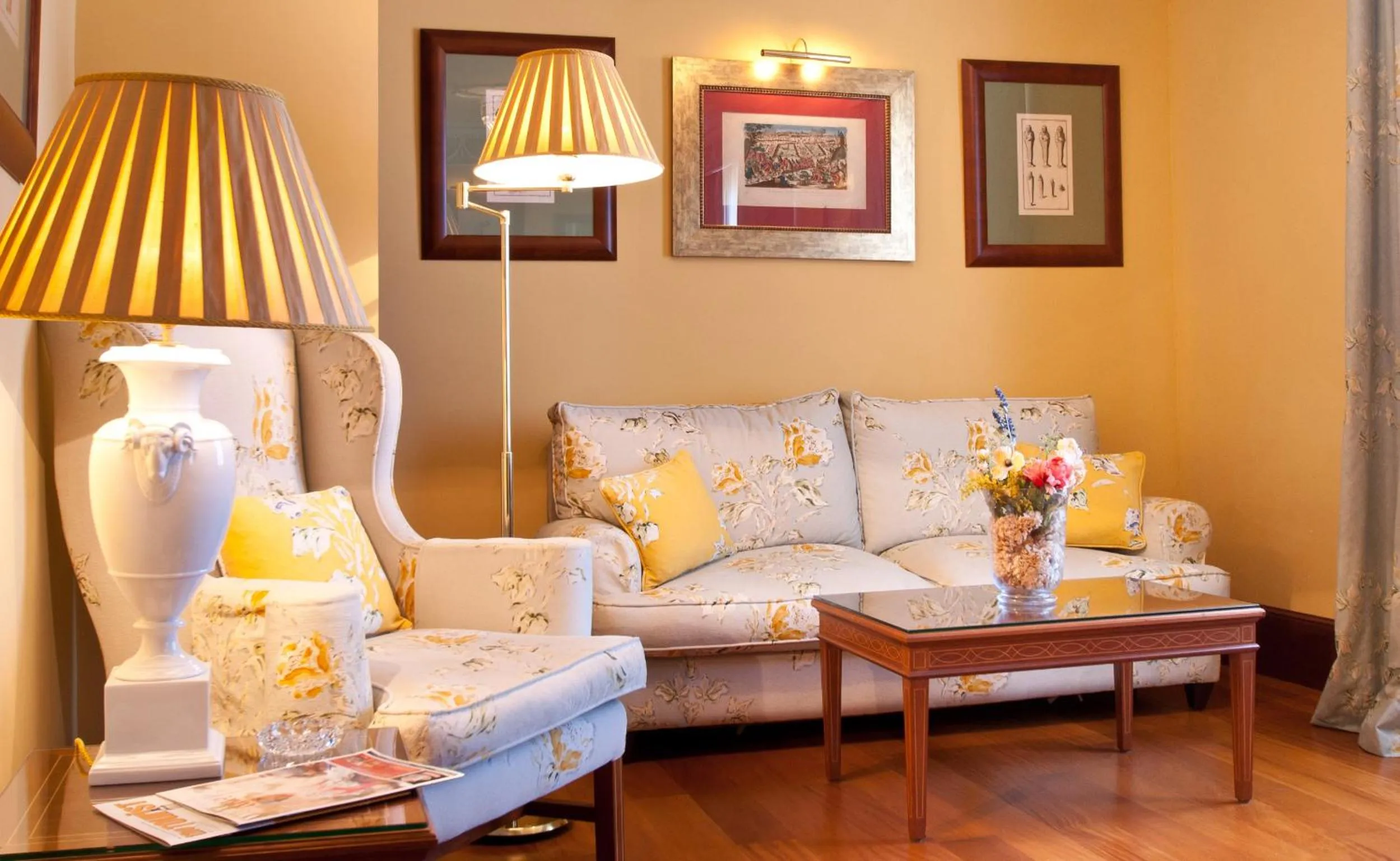 Decorative detail in Hotel Inglaterra