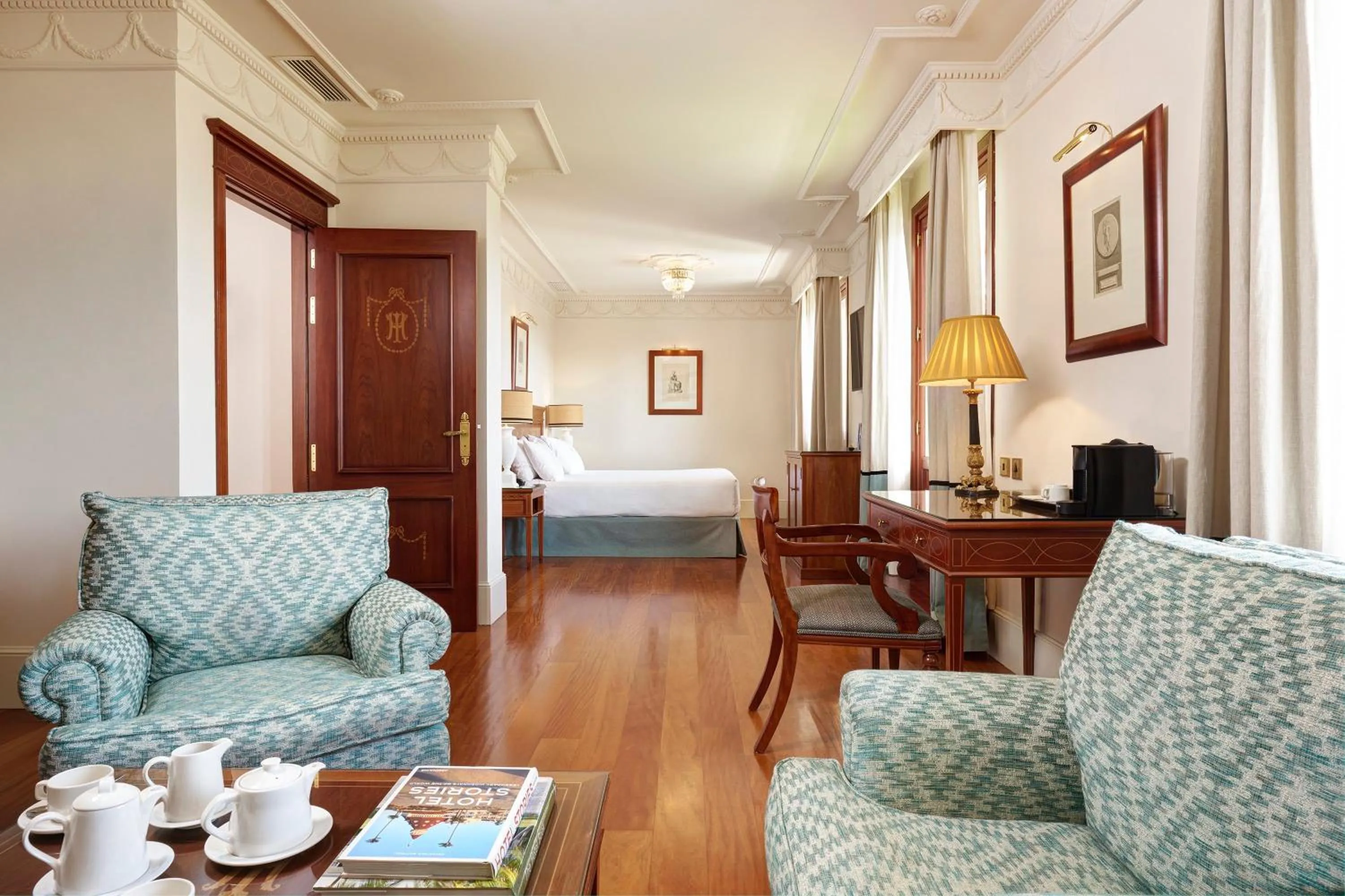 Photo of the whole room in Hotel Inglaterra