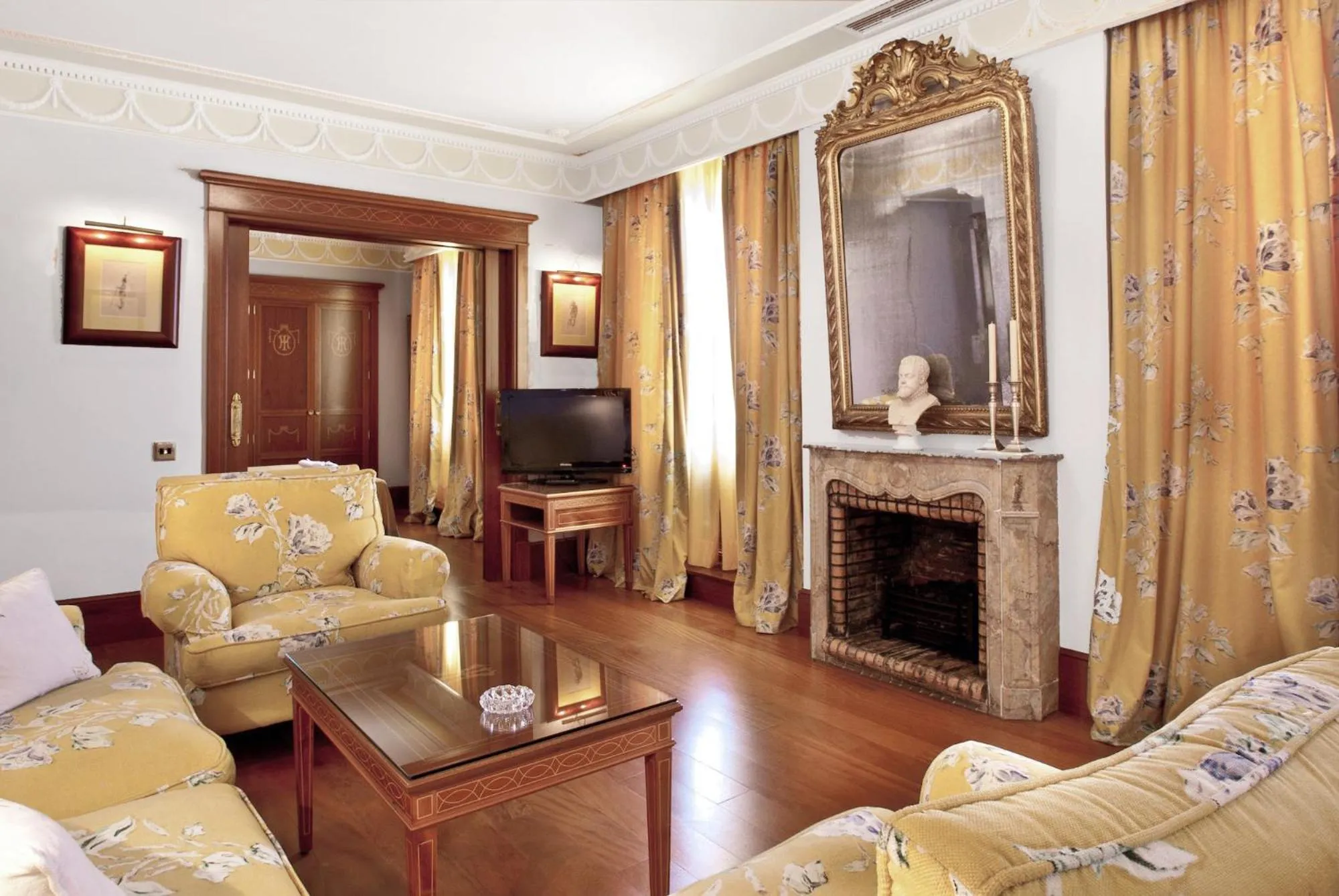 Living room in Hotel Inglaterra