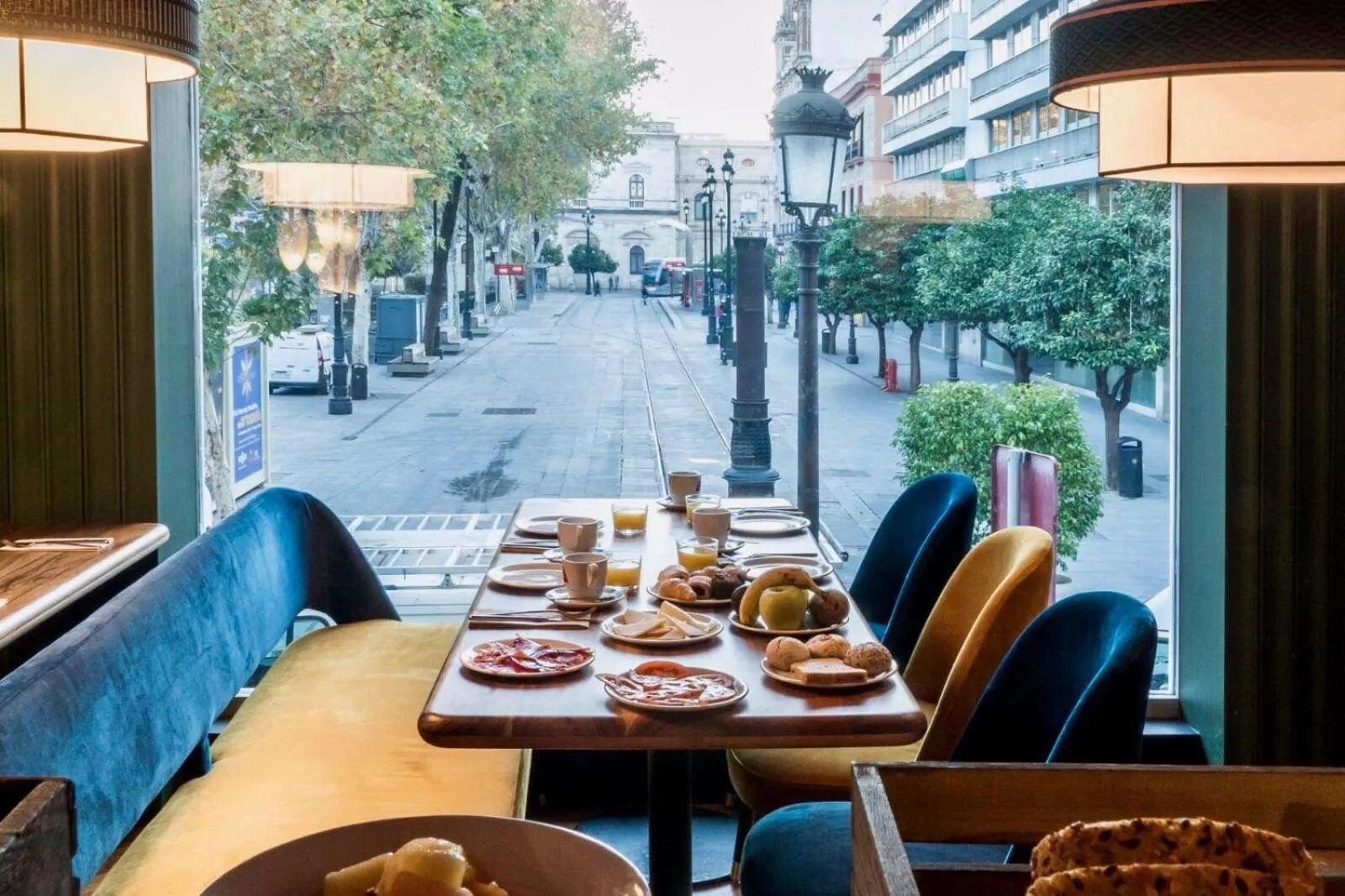 Restaurant/places to eat in Hotel Inglaterra