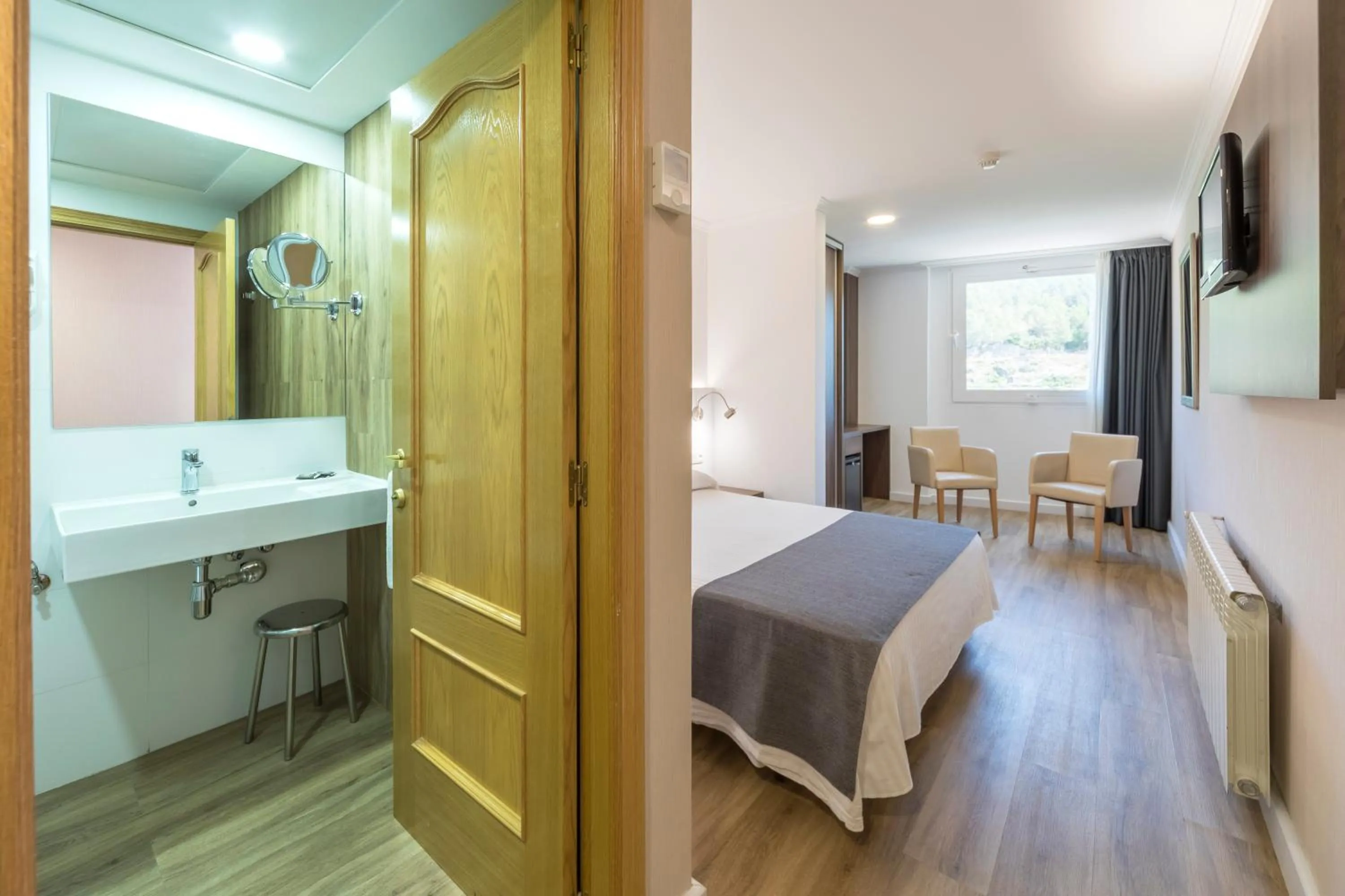 Photo of the whole room, Bed in Hotel Rosaleda del Mijares