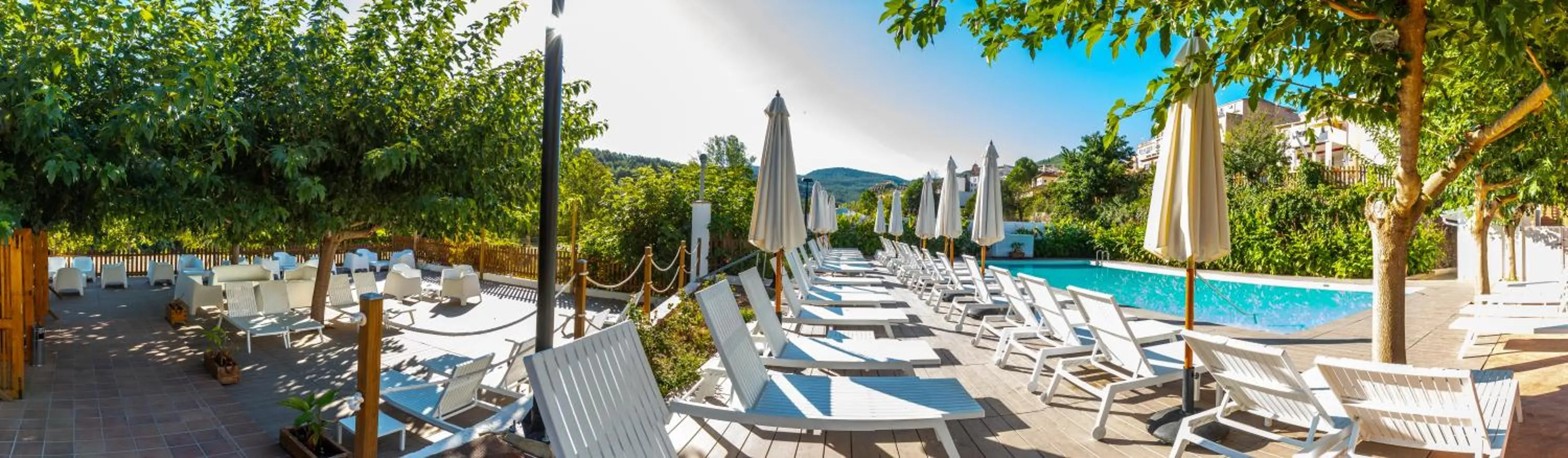 Swimming pool in Hotel Rosaleda del Mijares