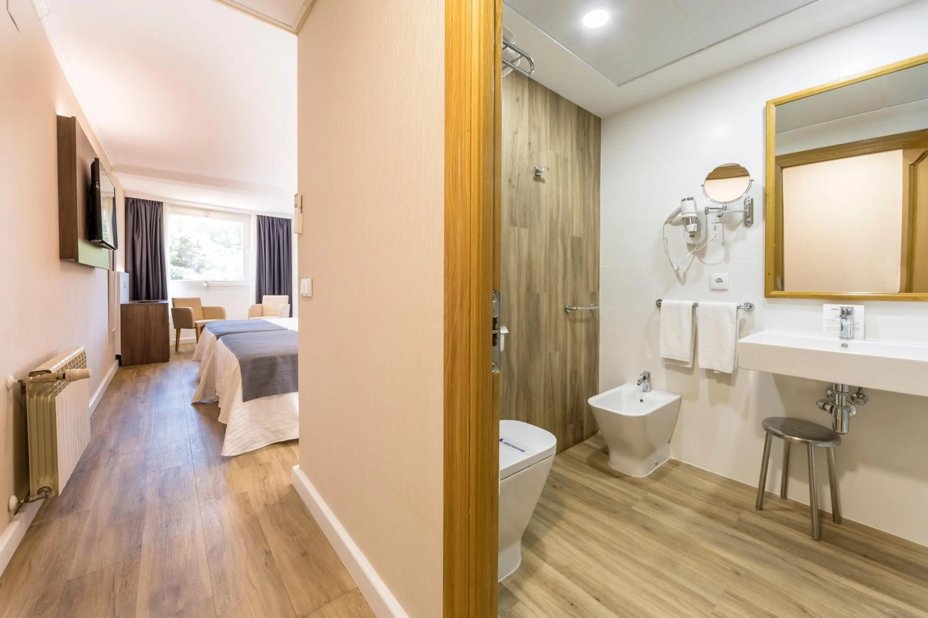 Toilet in Hotel Rosaleda del Mijares