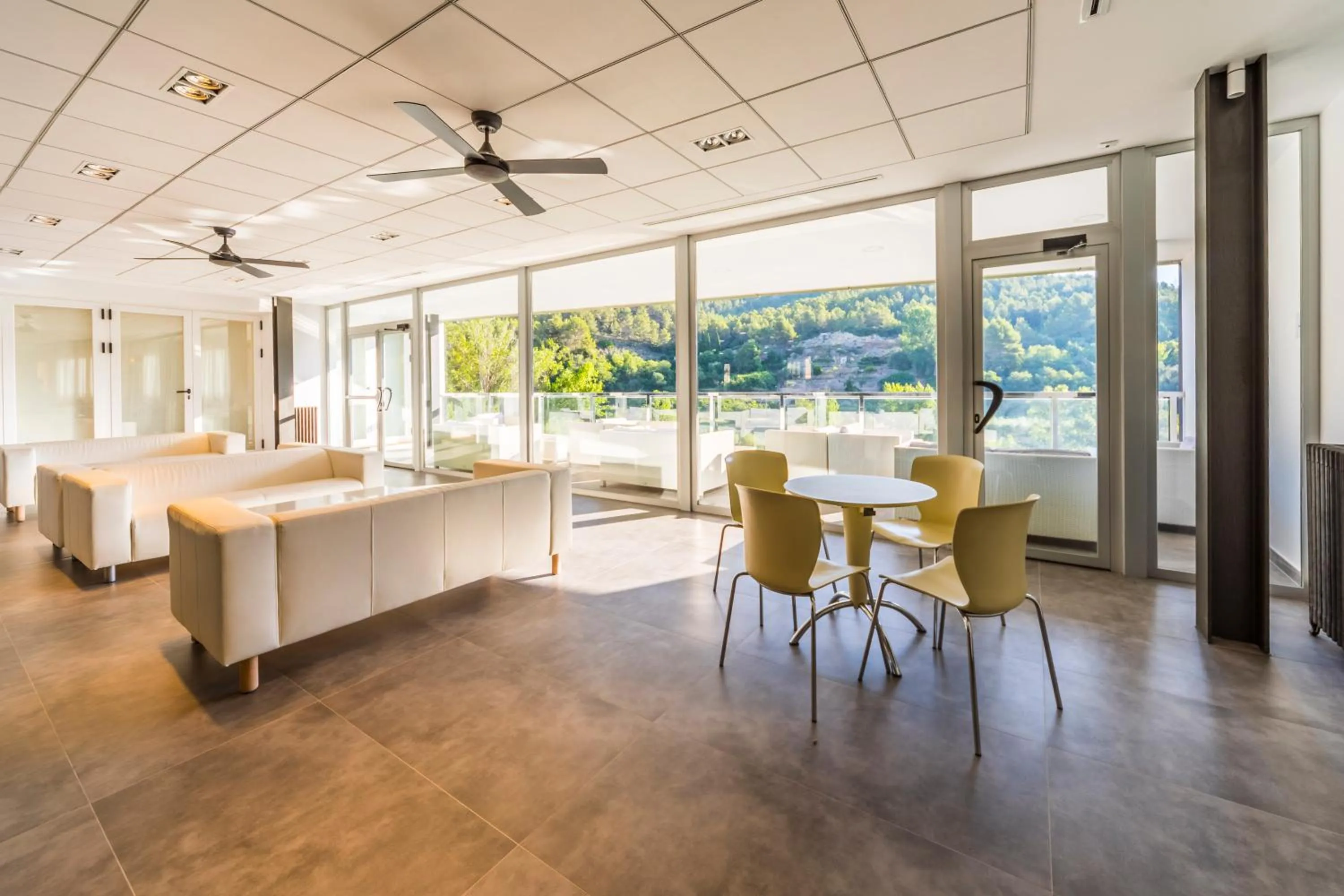 Lounge or bar in Hotel Rosaleda del Mijares