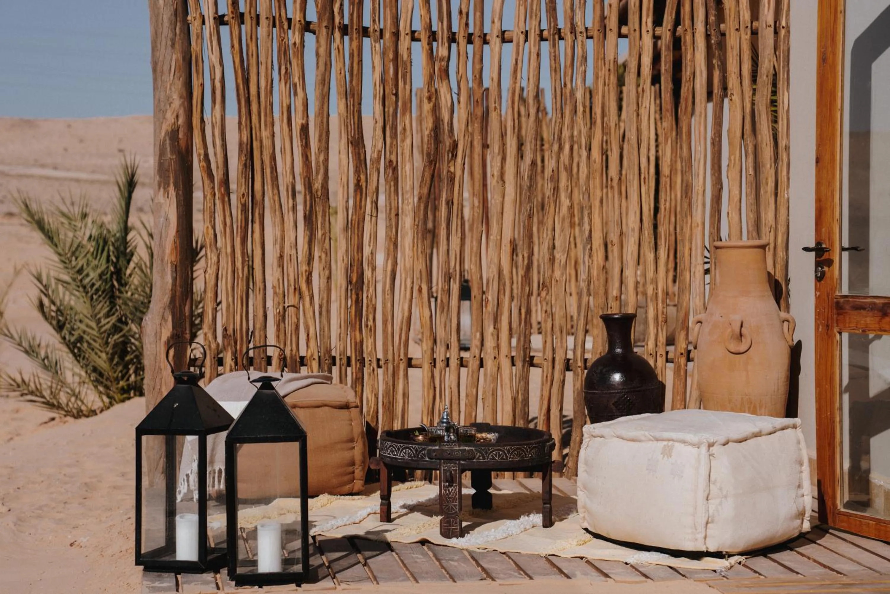 Balcony/Terrace in Caravan Dakhla by Our Habitas