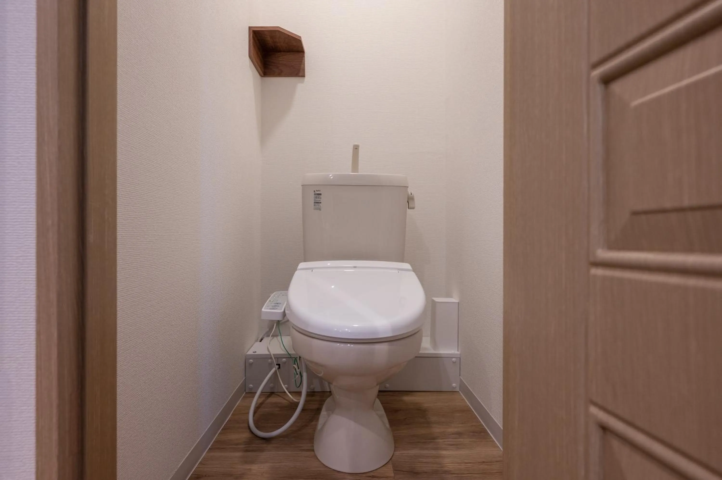 Toilet in HOTEL R9 The Yard Sakai