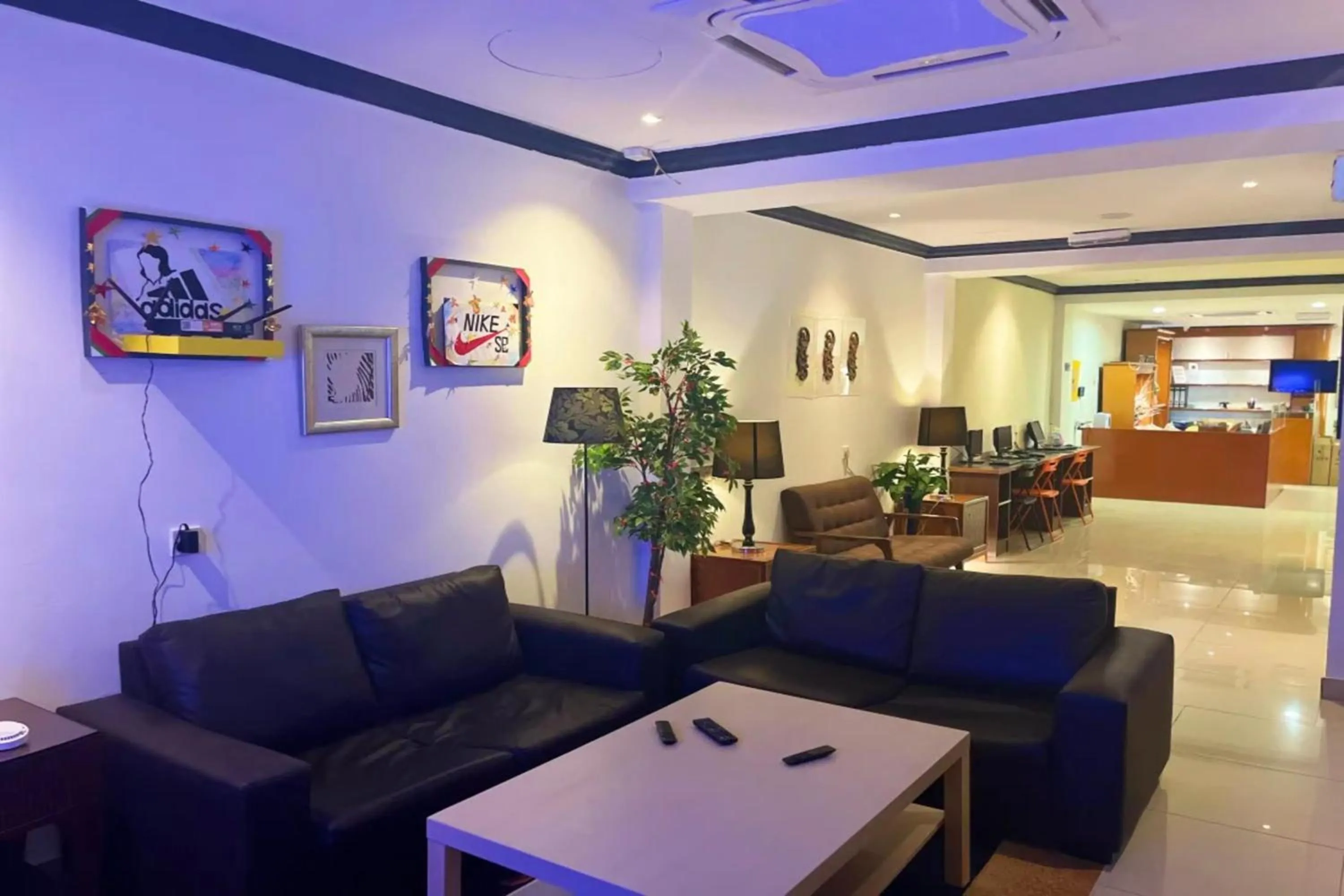 Seating area in Hotel O Senja Hostel Chinatown