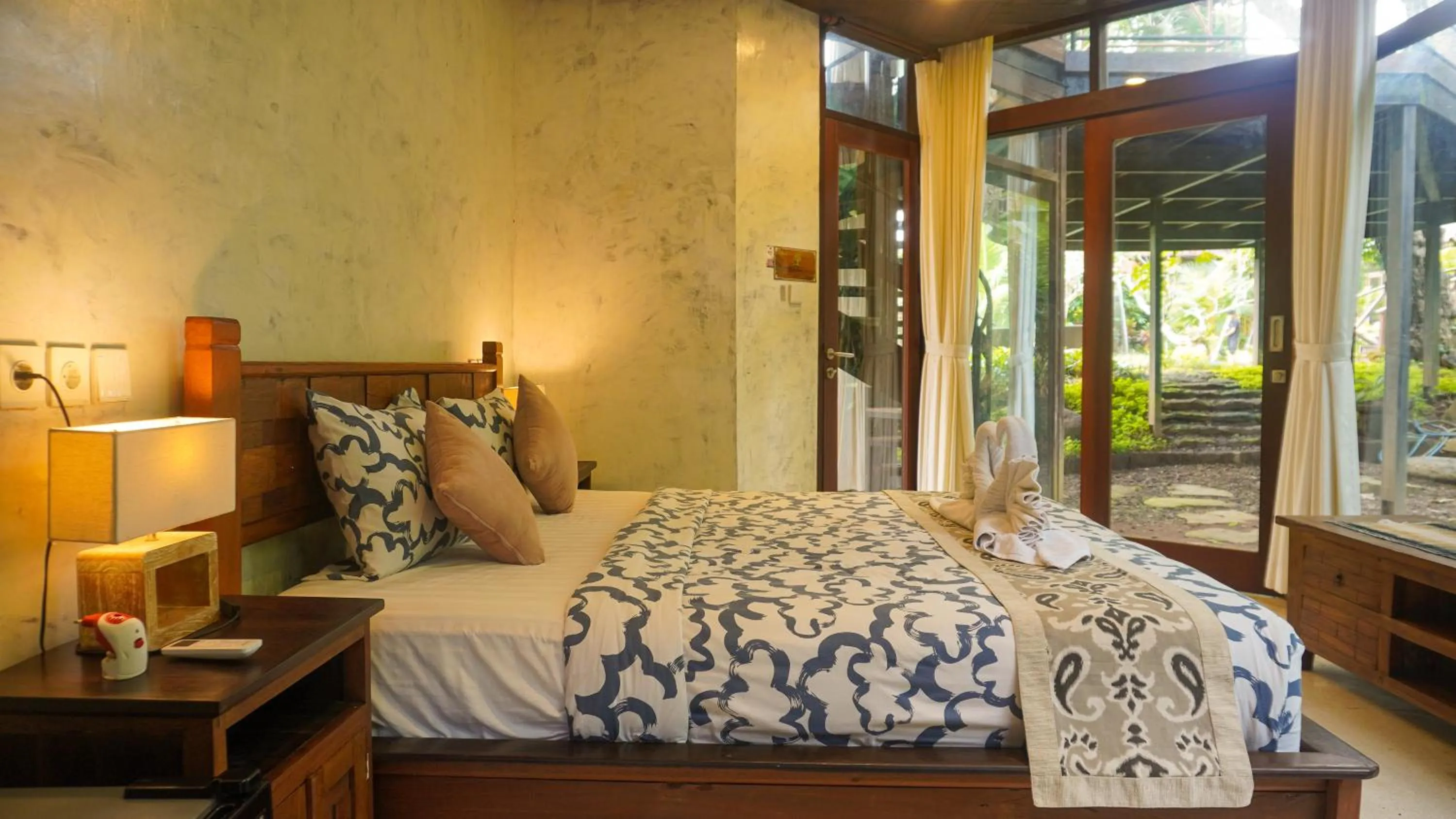 Bedroom, Bed in Green Tree House Villa Ubud