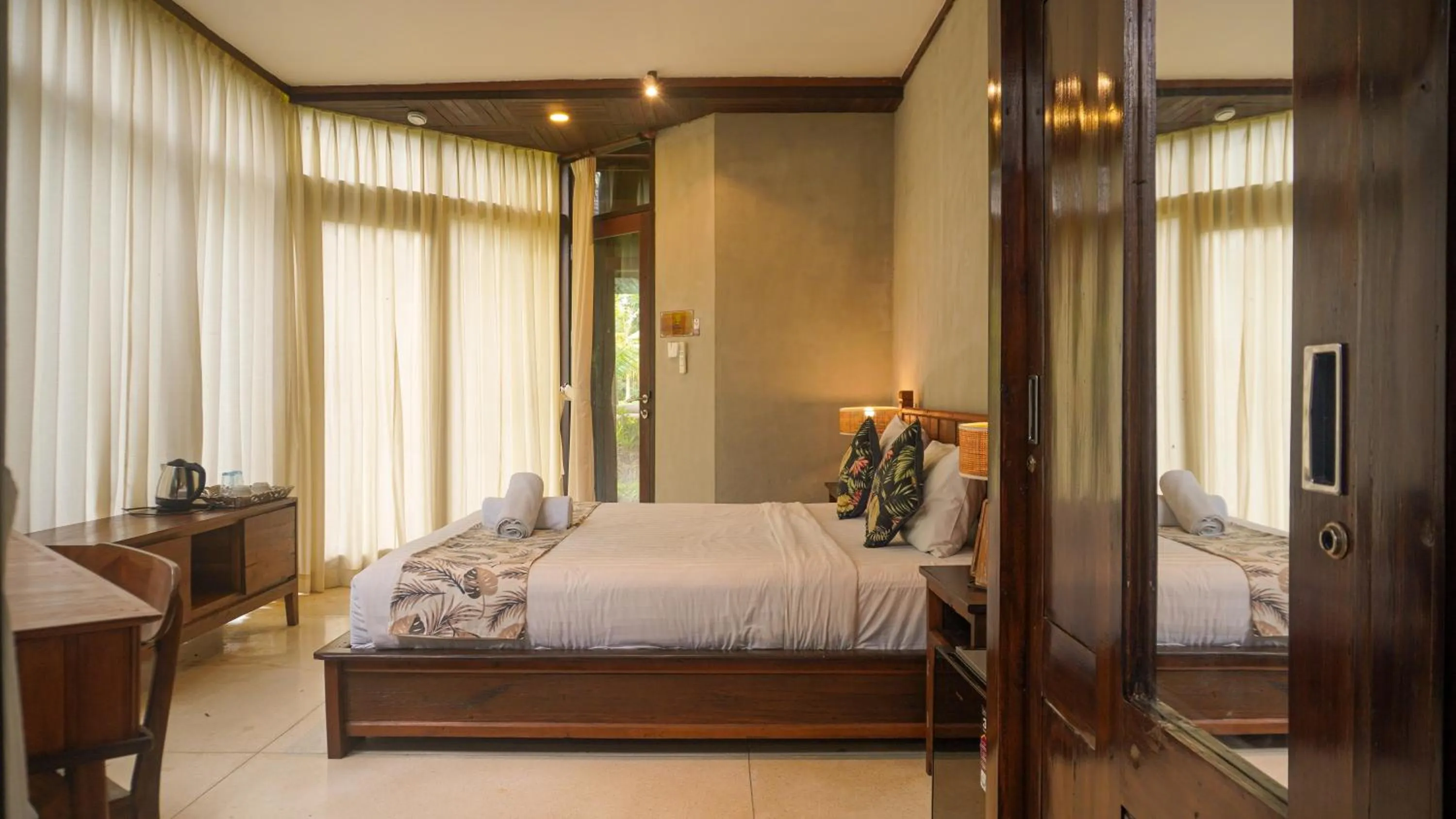 Bedroom, Bed in Green Tree House Villa Ubud