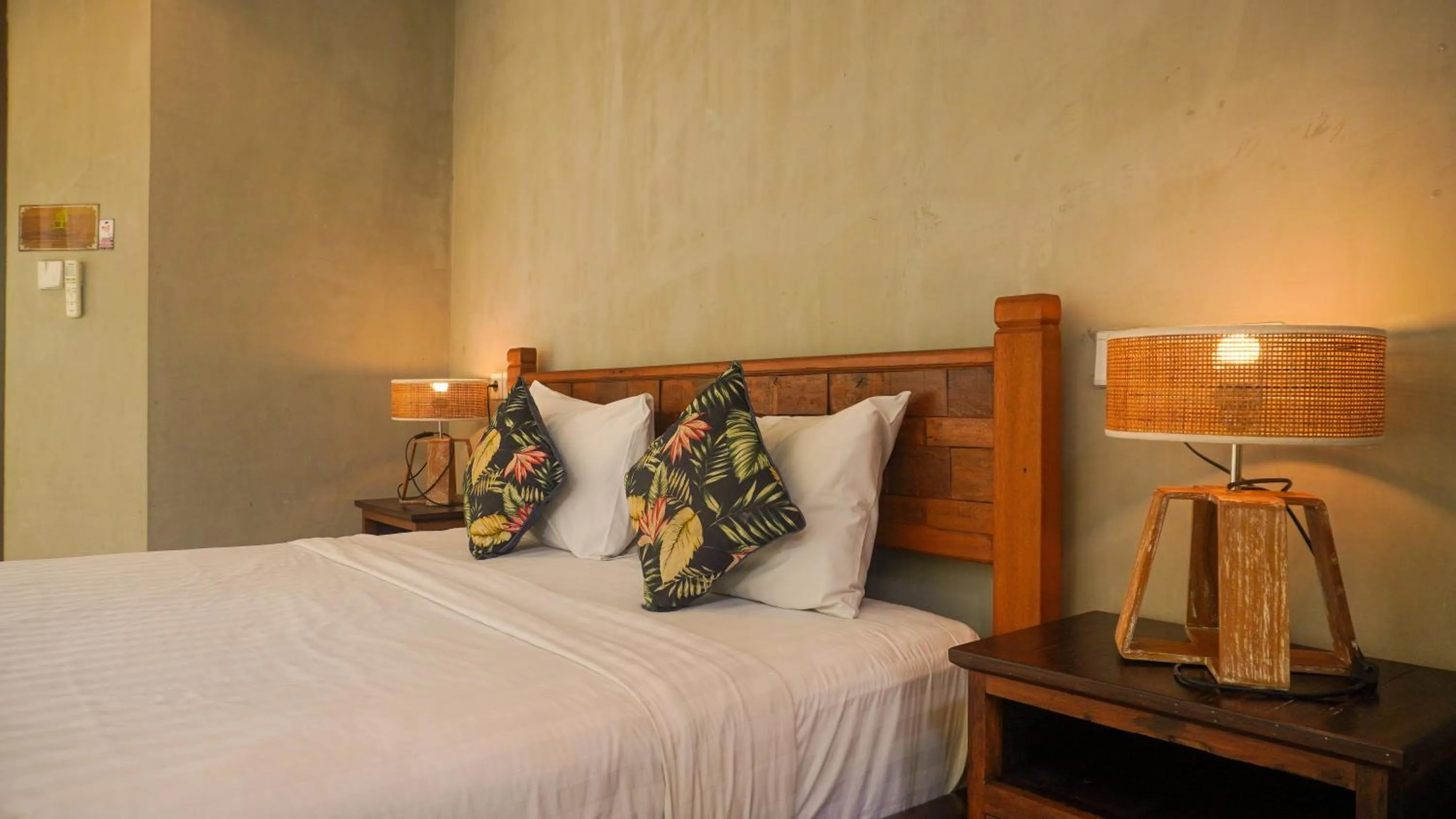 Bed in Green Tree House Villa Ubud