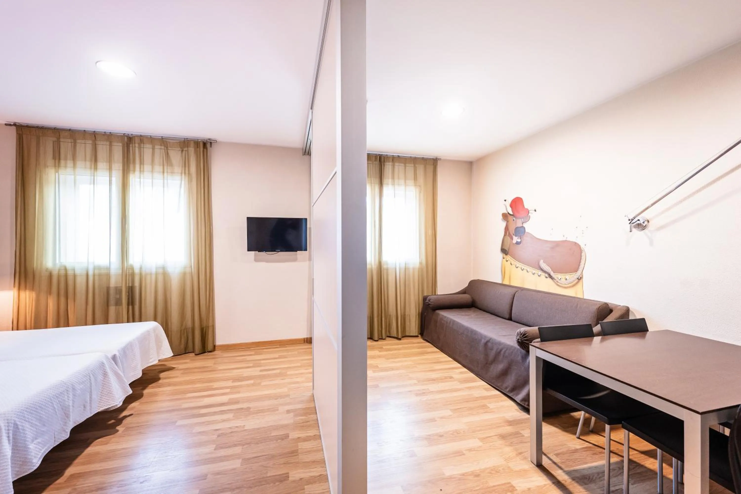 Photo of the whole room, Bed in Hotel La Perla D'Olot