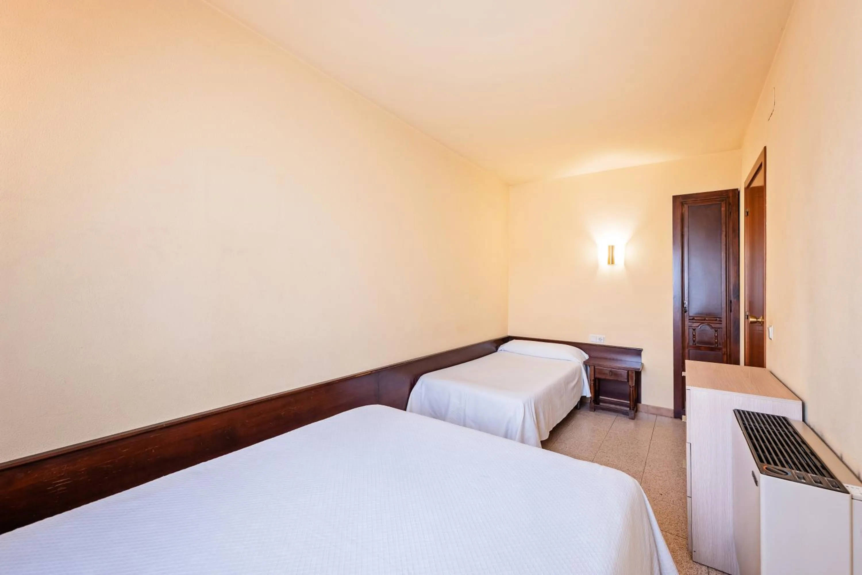 Bed in Hotel La Perla D'Olot