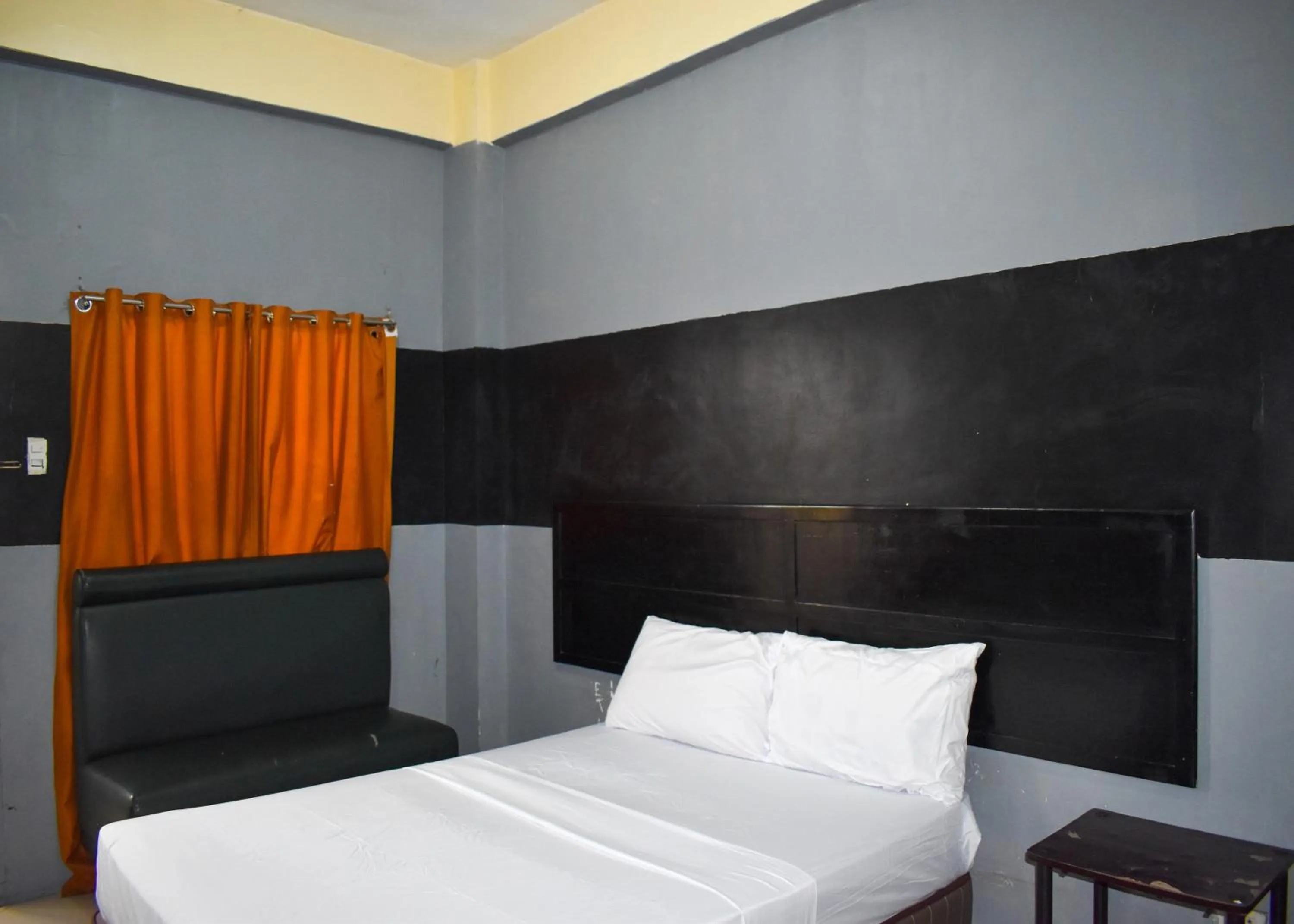 Bed in 1812 VC Lodge