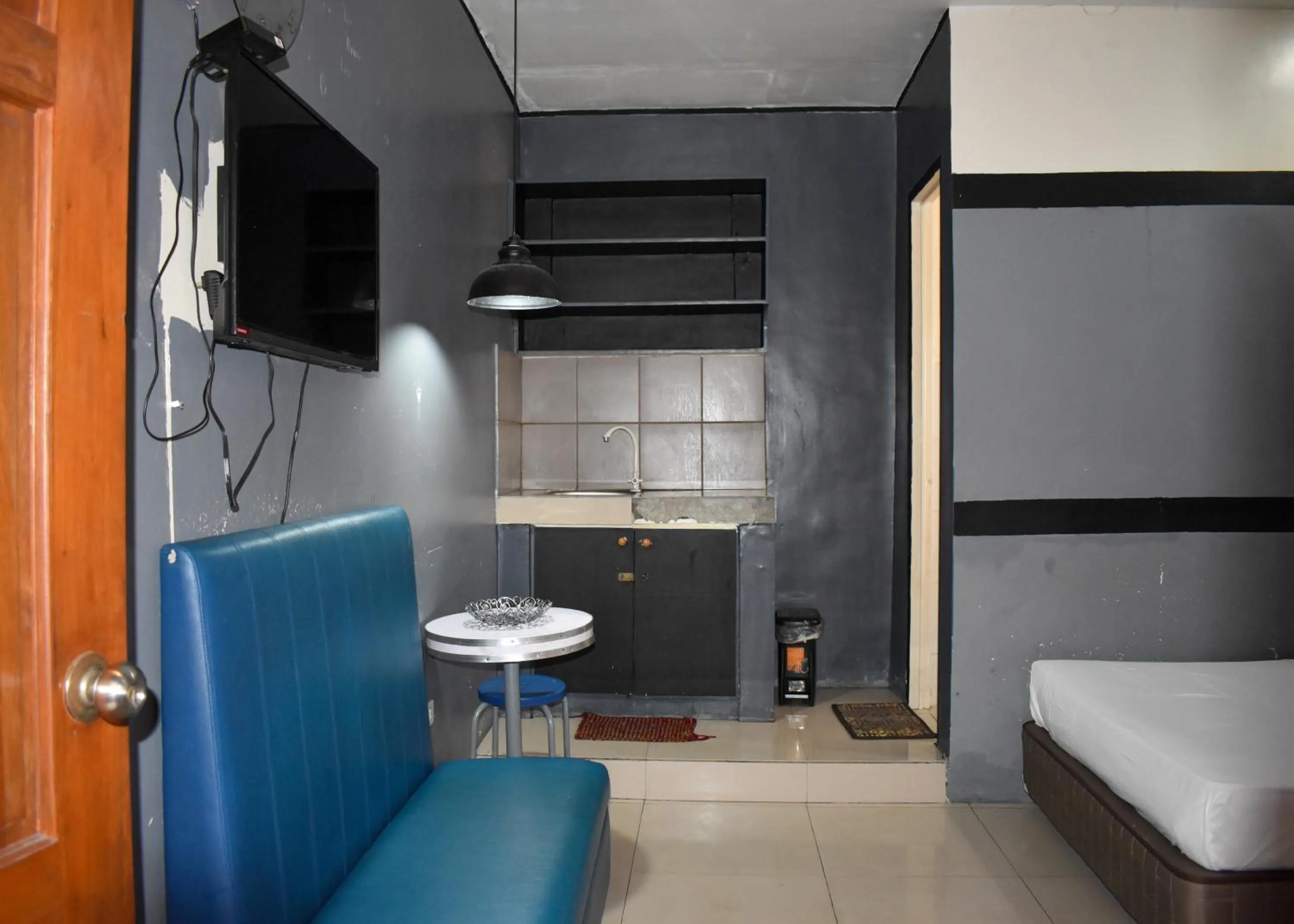 Photo of the whole room in 1812 VC Lodge