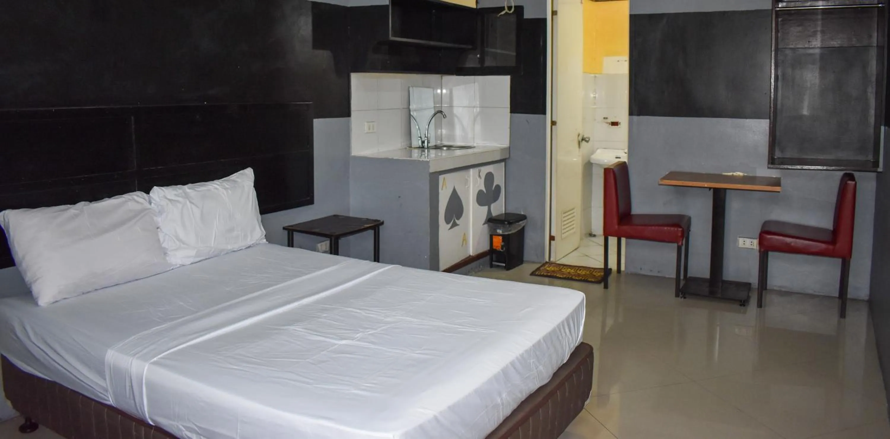 Bed in 1812 VC Lodge