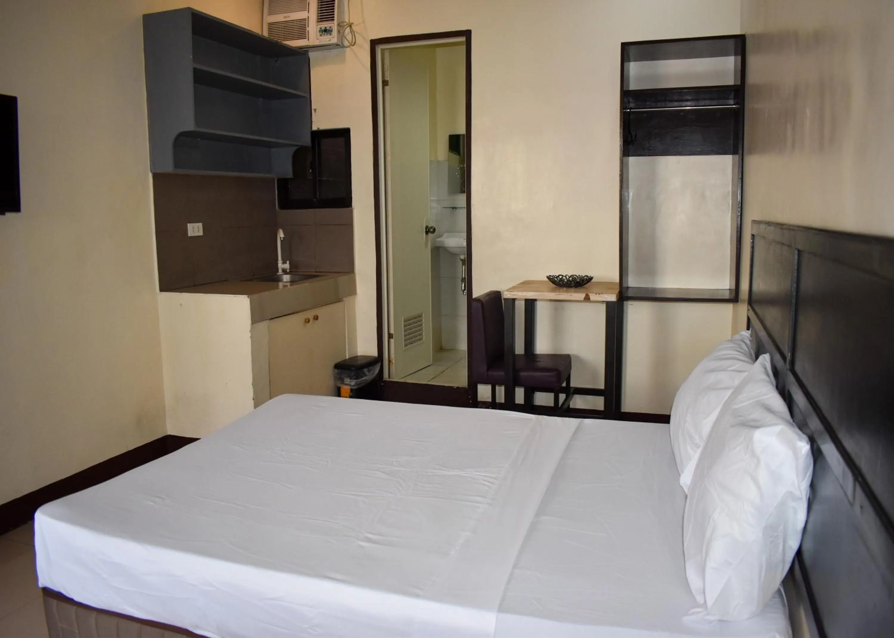 Bed in 1812 VC Lodge