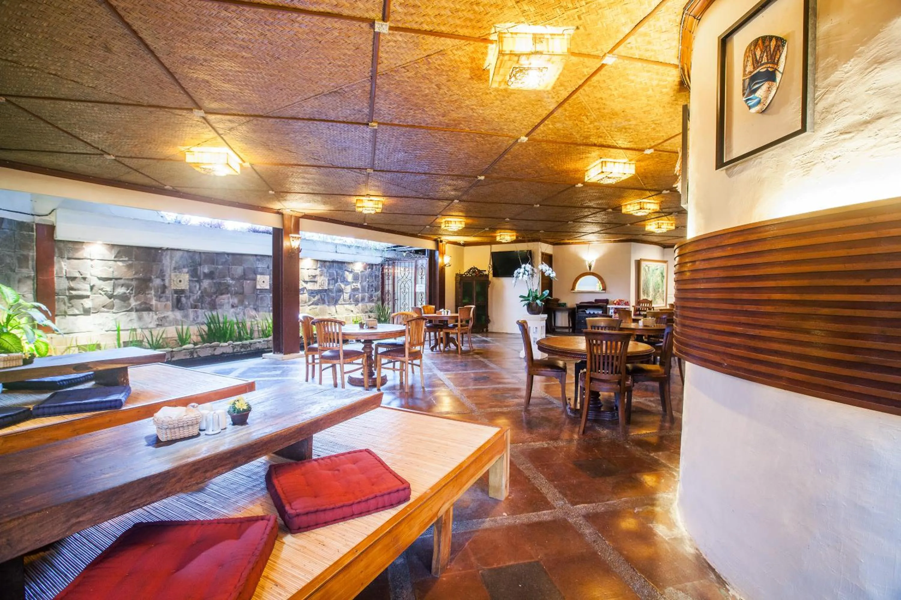 Restaurant/places to eat in Dwaraloka Retreat Ubud