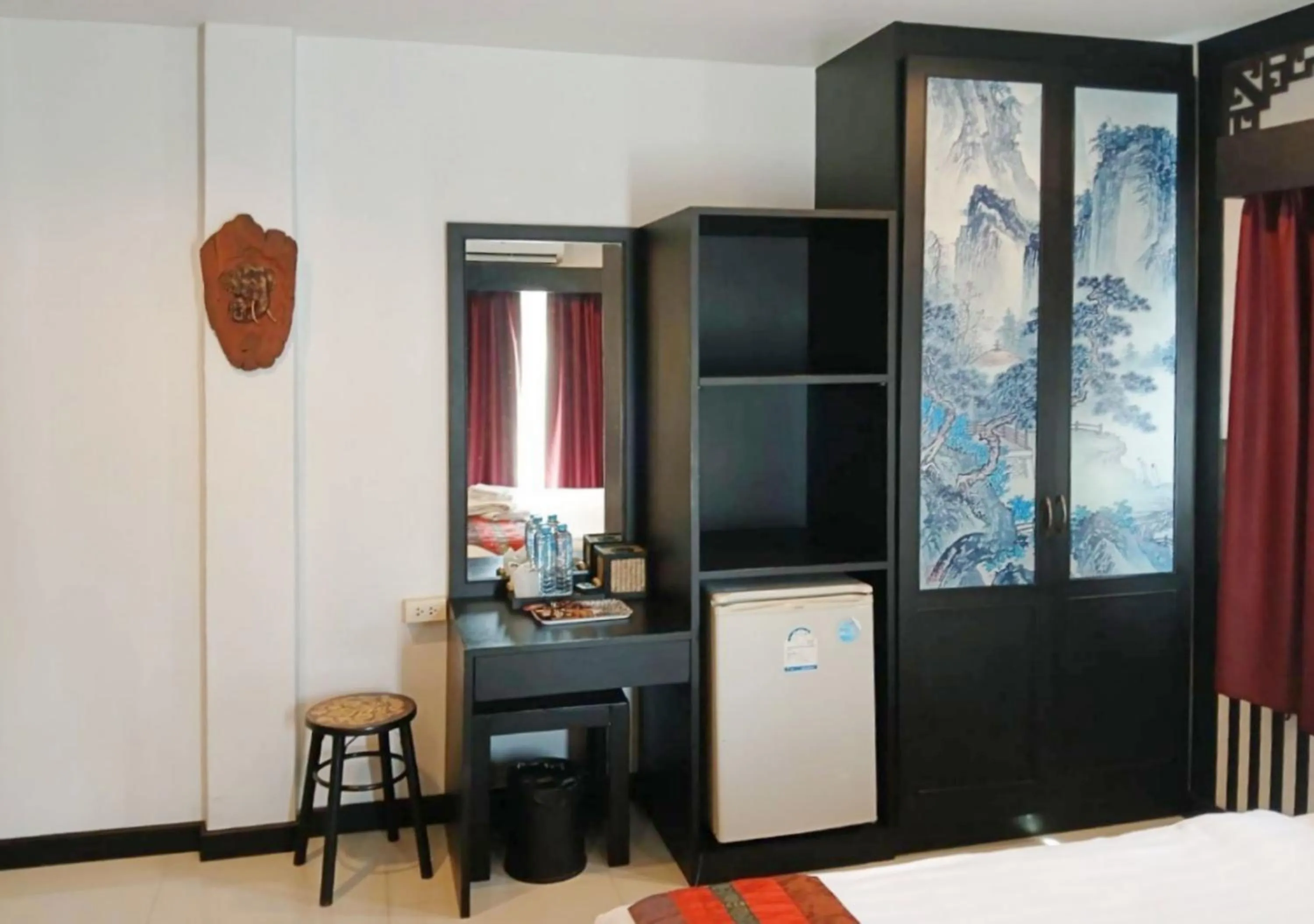 Decorative detail, Bed in Sunray Beach Hotel Patong