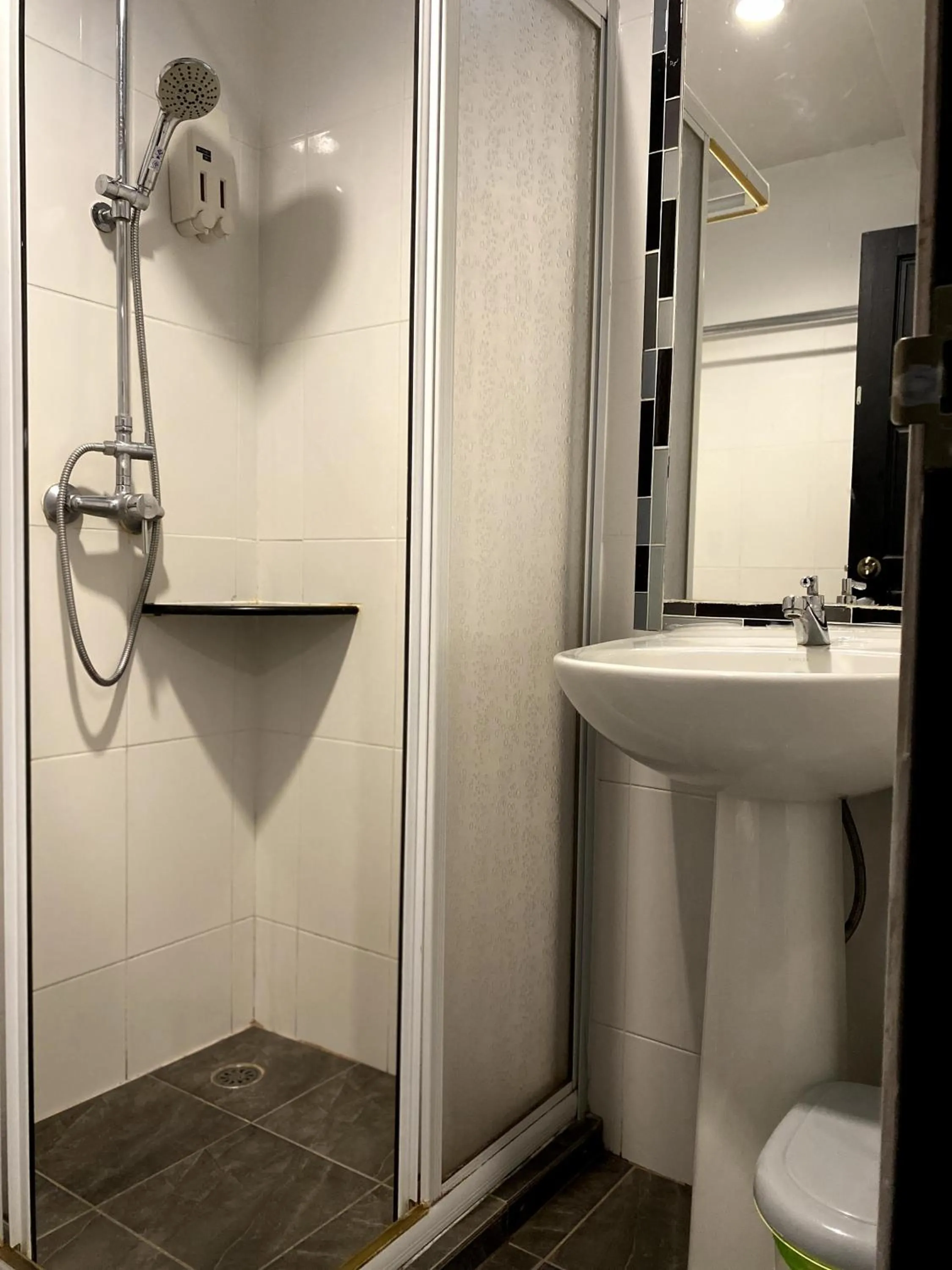 Shower in Sunray Beach Hotel Patong