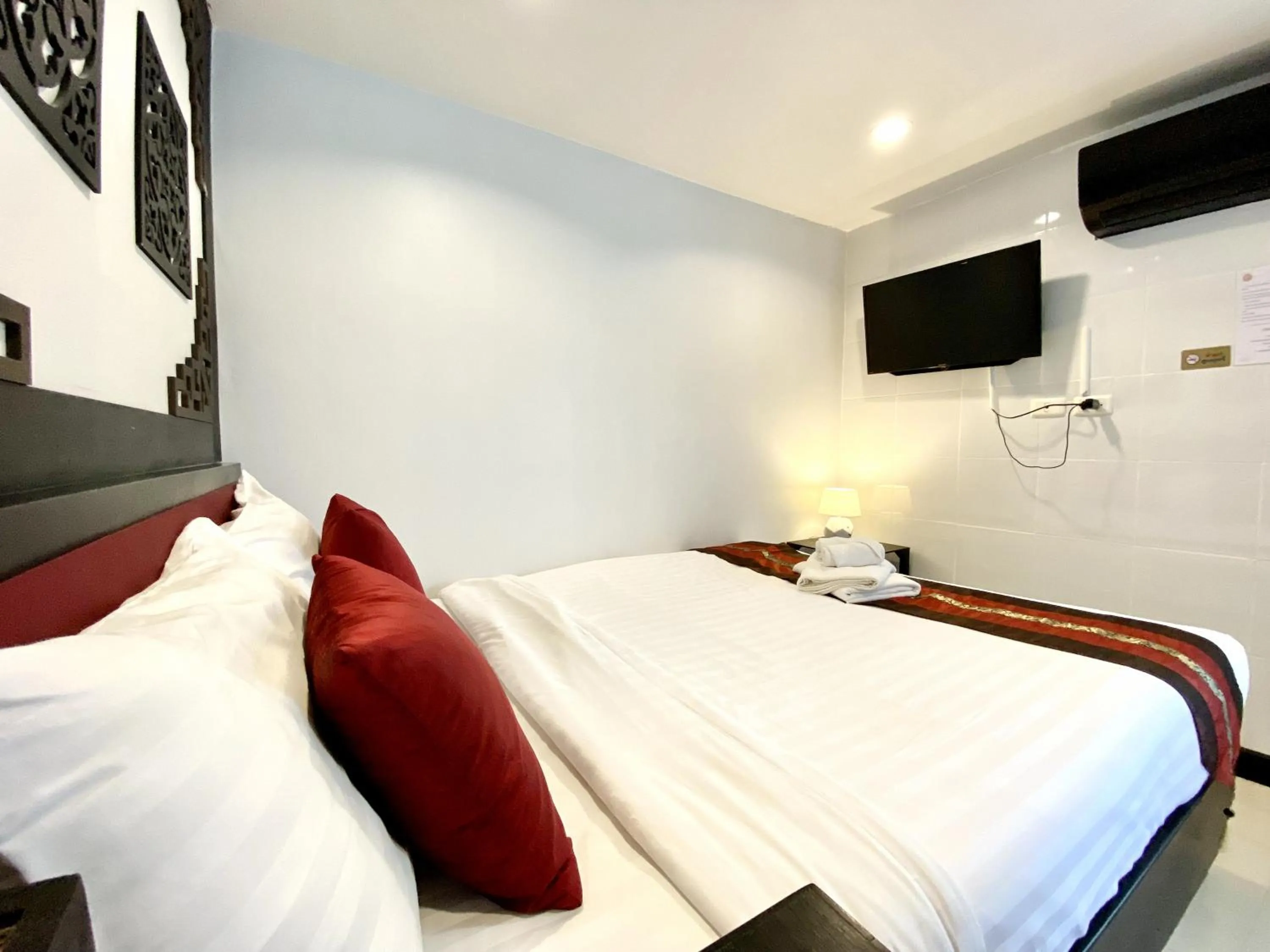 Bed in Sunray Beach Hotel Patong