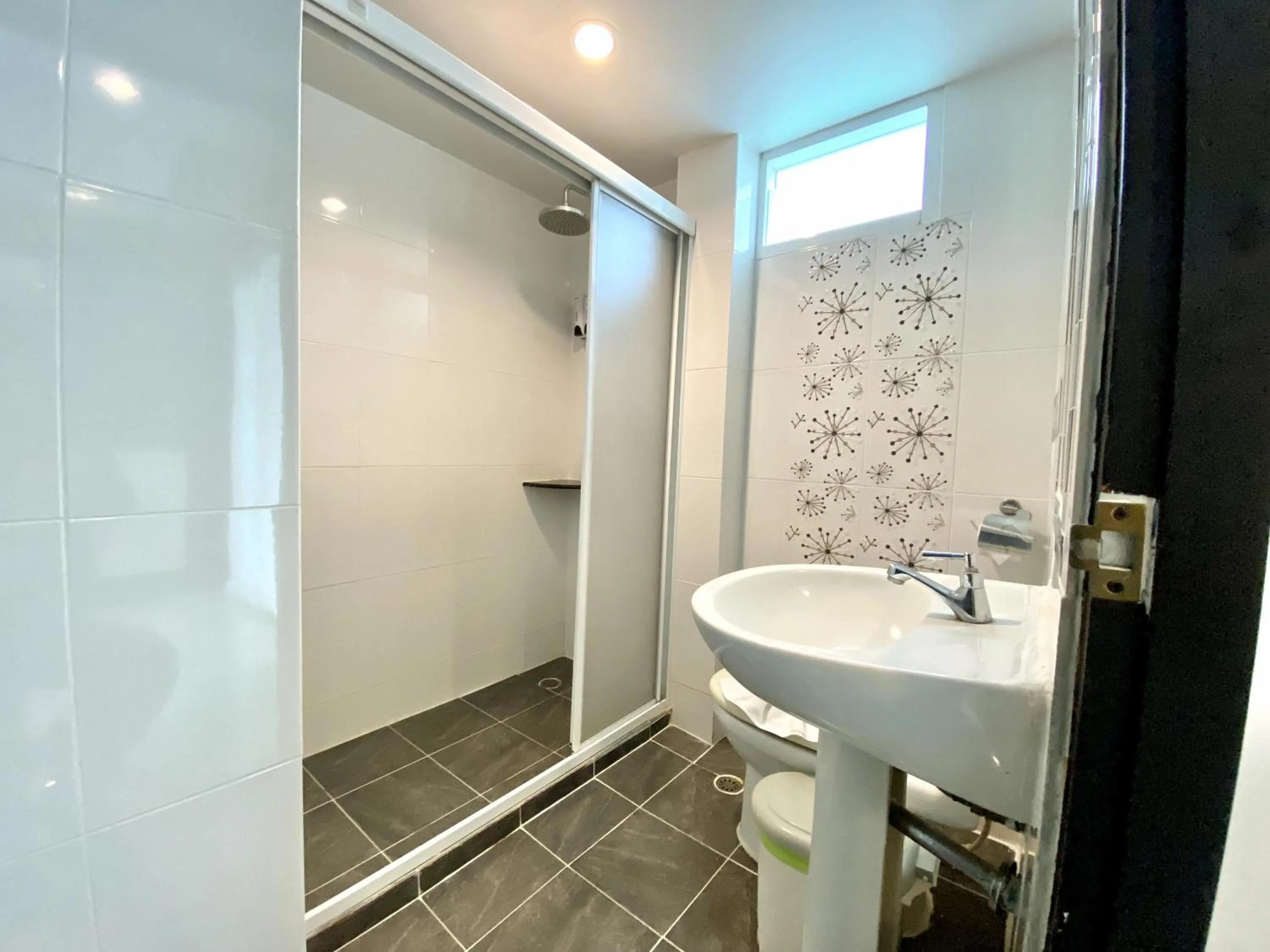 Shower in Sunray Beach Hotel Patong